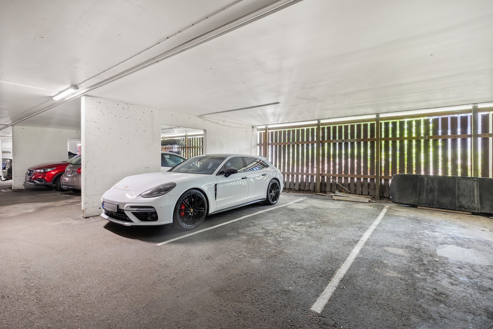 Det medfølger en parkeringsplass i felles anlegg med mulighet for å etablere elbil lader Galleribilde