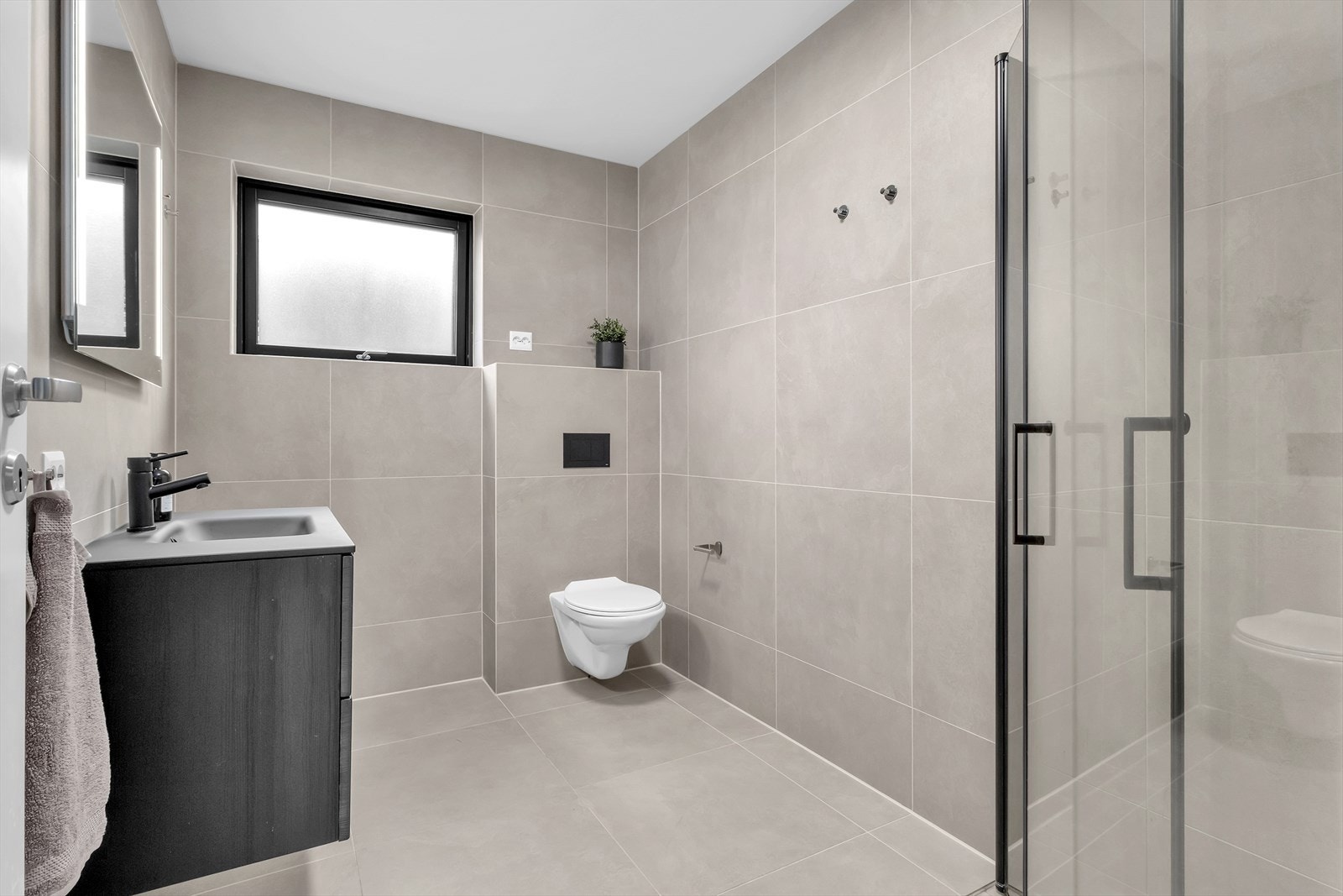 Lekkert fliselagt bad Galleribilde