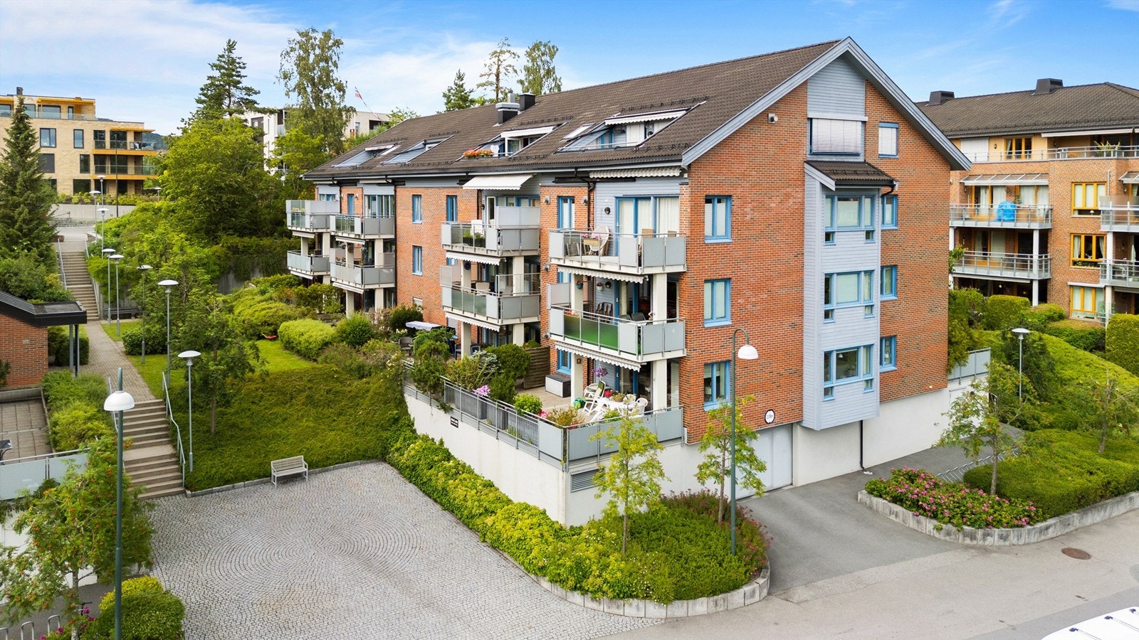 Her bor du med nærhet til kaféer, restauranter, butikker, servicefasiliteter og offentlig kommunikasjon - alt du trenger i hverdagen! Galleribilde