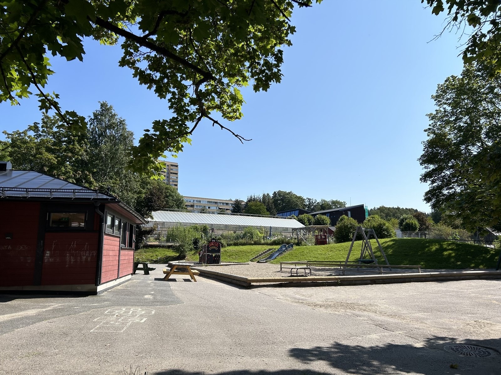 Det er flere skoler og barnehager i nærområdet Galleribilde