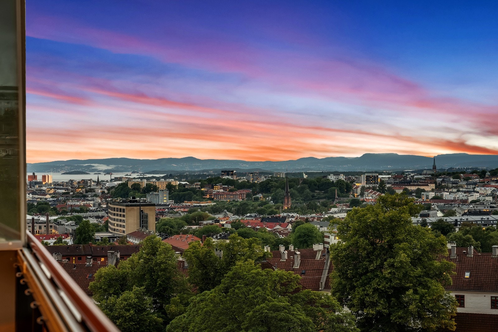 Innglasset balkong på 10 kvm med spektakulær utsikt over Oslo by! Galleribilde