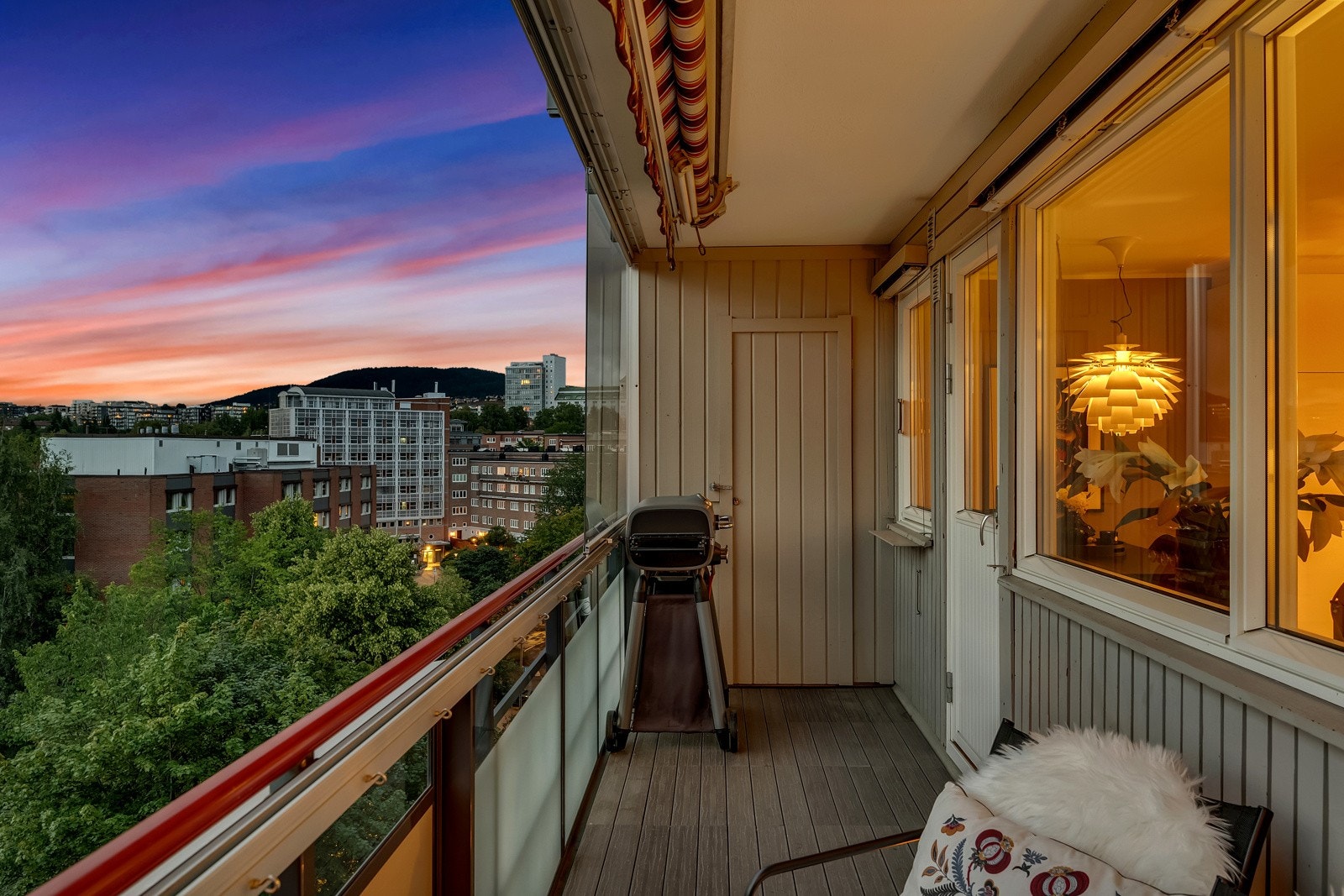 Innglasset balkong på 10 kvm med spektakulær utsikt over Oslo by! Galleribilde