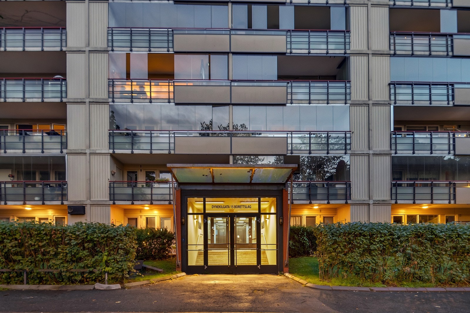 Inngangsparti - Heis til 9. etasje Galleribilde