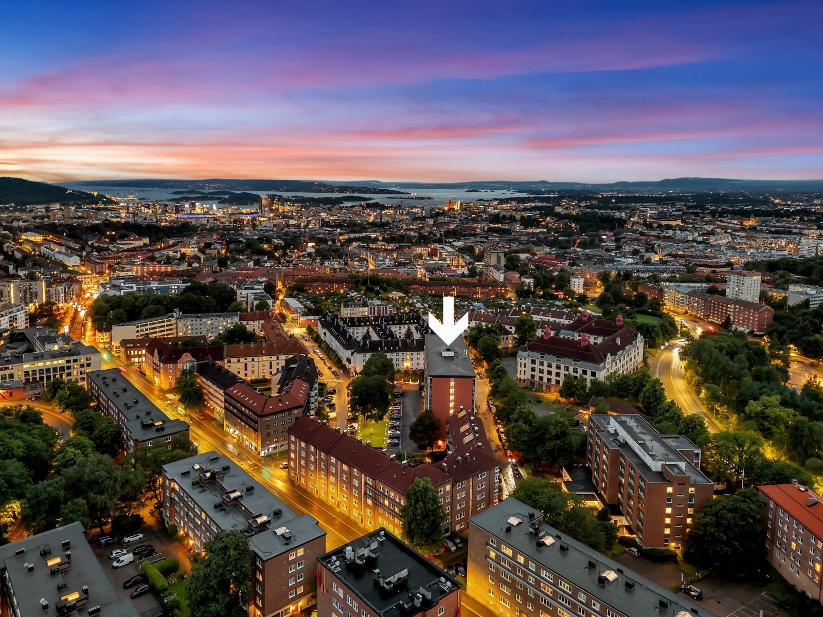 Vakre Torshovdalen ligger kun 150m unna leiligheten og er et ypperlig alternativ for hverdagslige gå- eller løpeturer i grønne omgivelser Galleribilde