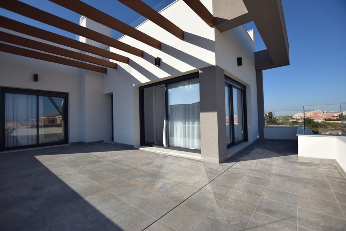 Stor terrasse i 2. etasje Galleribilde