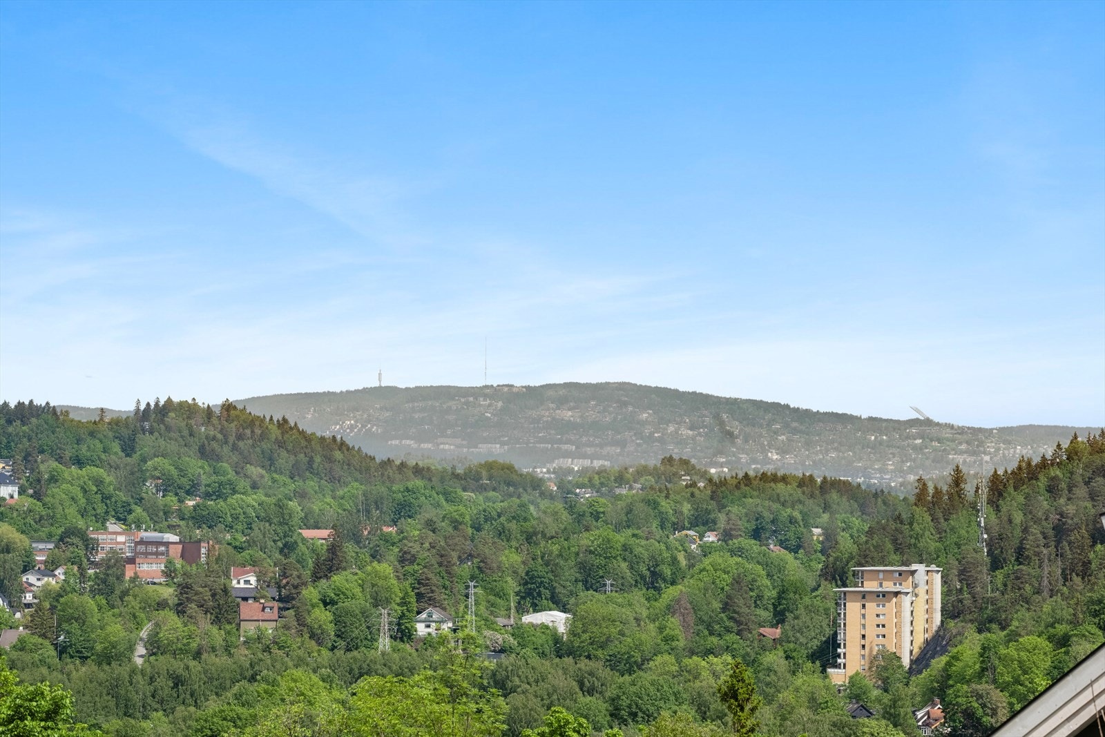 Og Holmenkollen. Galleribilde