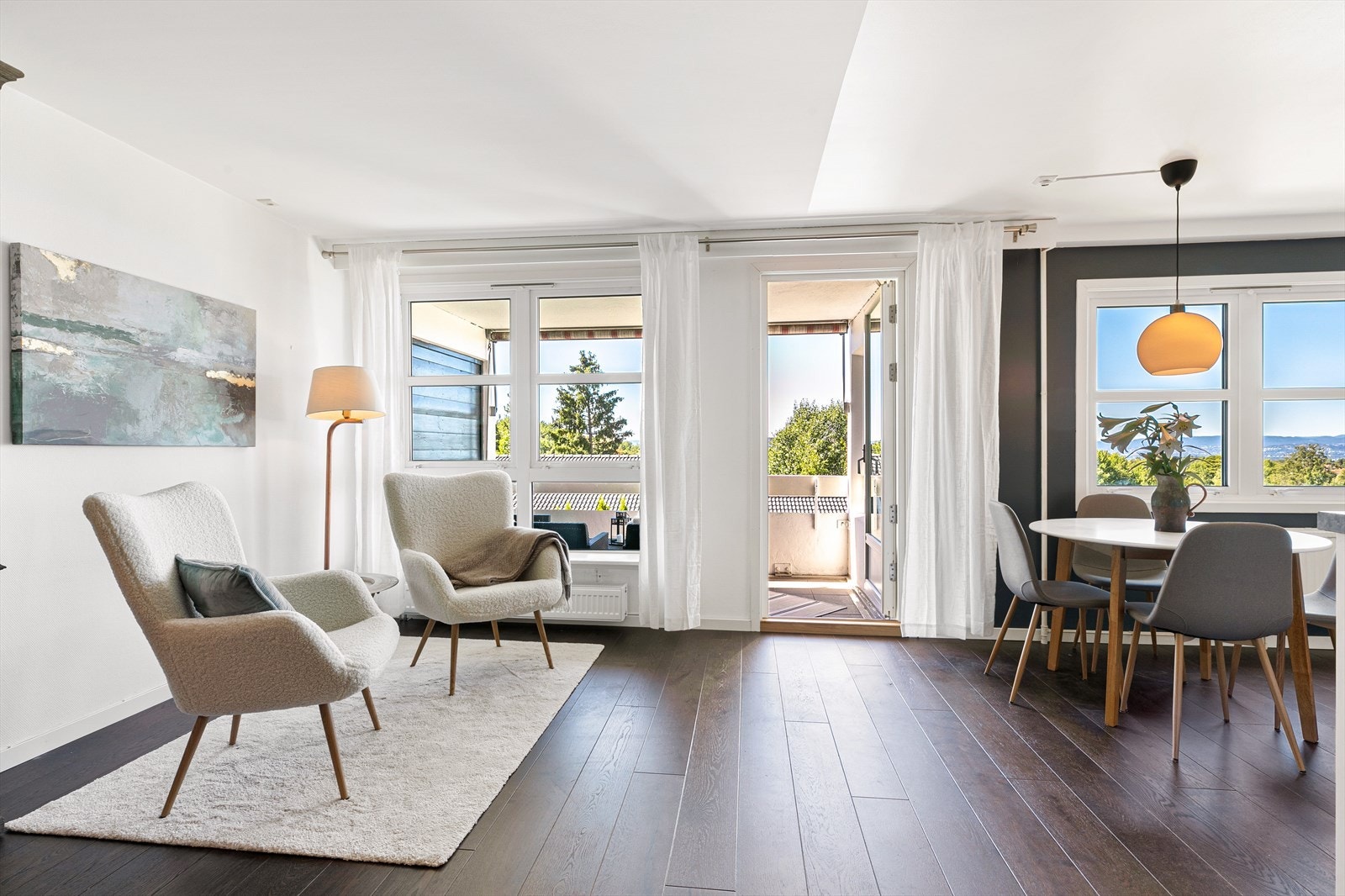 Pen og luftig familiebolig over 2 plan! Galleribilde