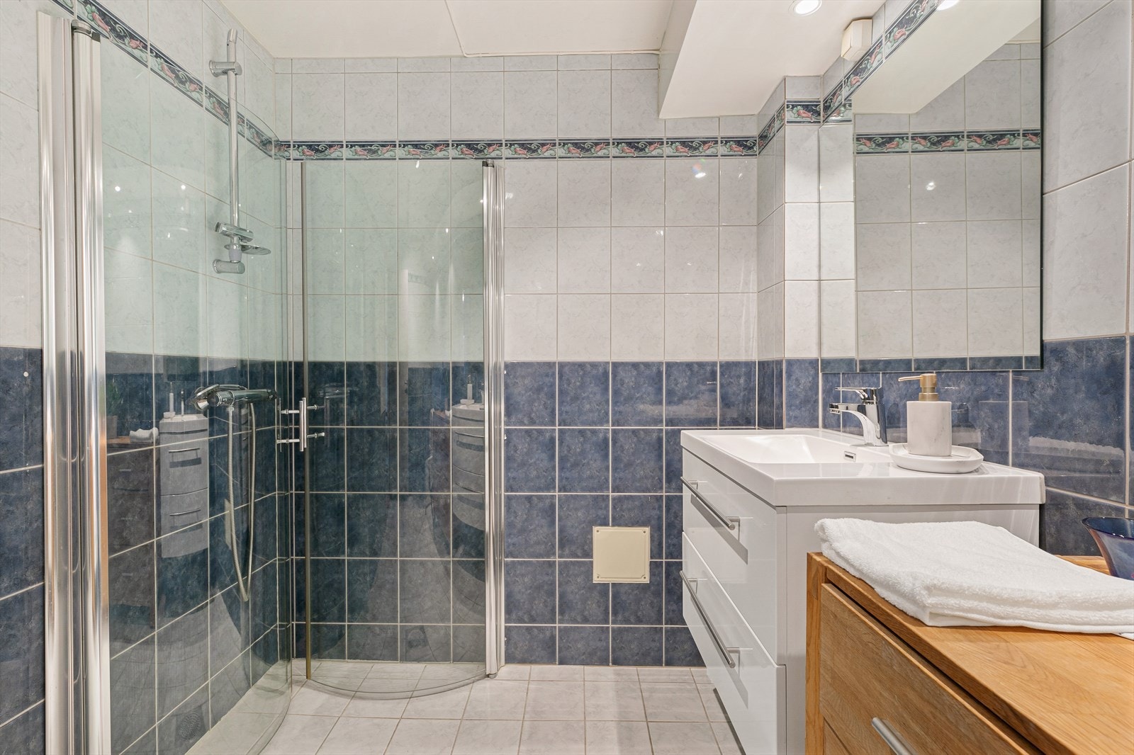 Praktisk beliggende i samme etasje som soverommene. Galleribilde