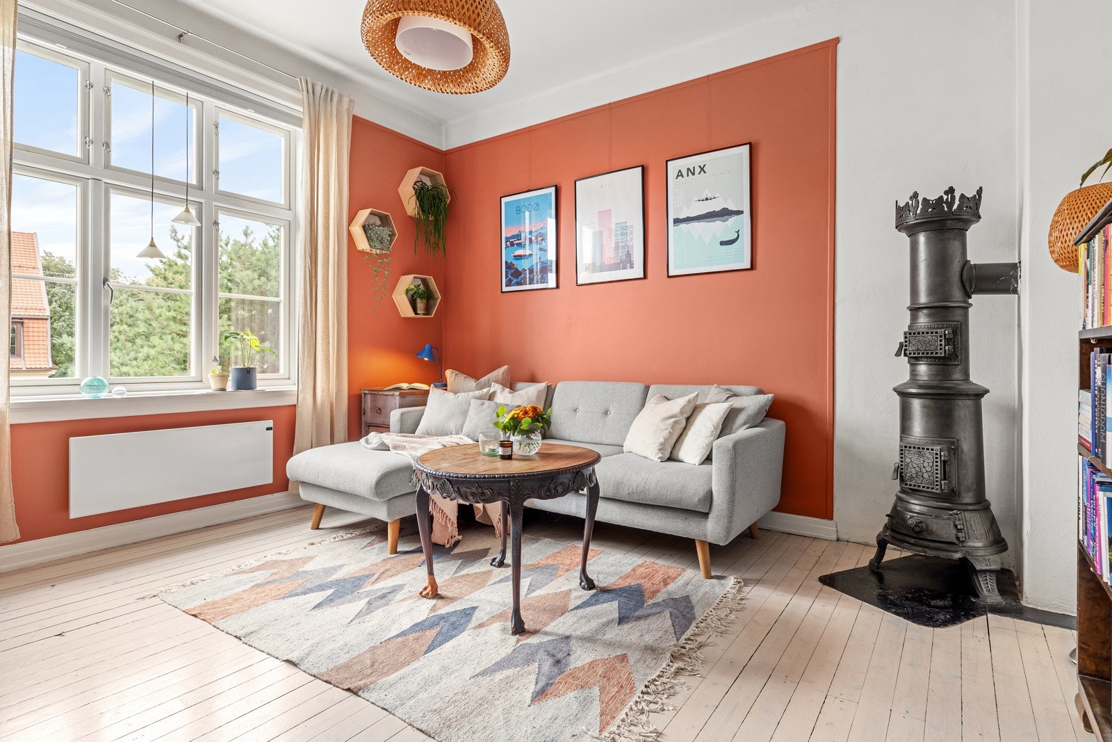 Peter Hørte Lunde v/ PrivatMegleren Aksept ønsker deg velkommen til en sjelden mulighet i Lindern Hageby! Galleribilde