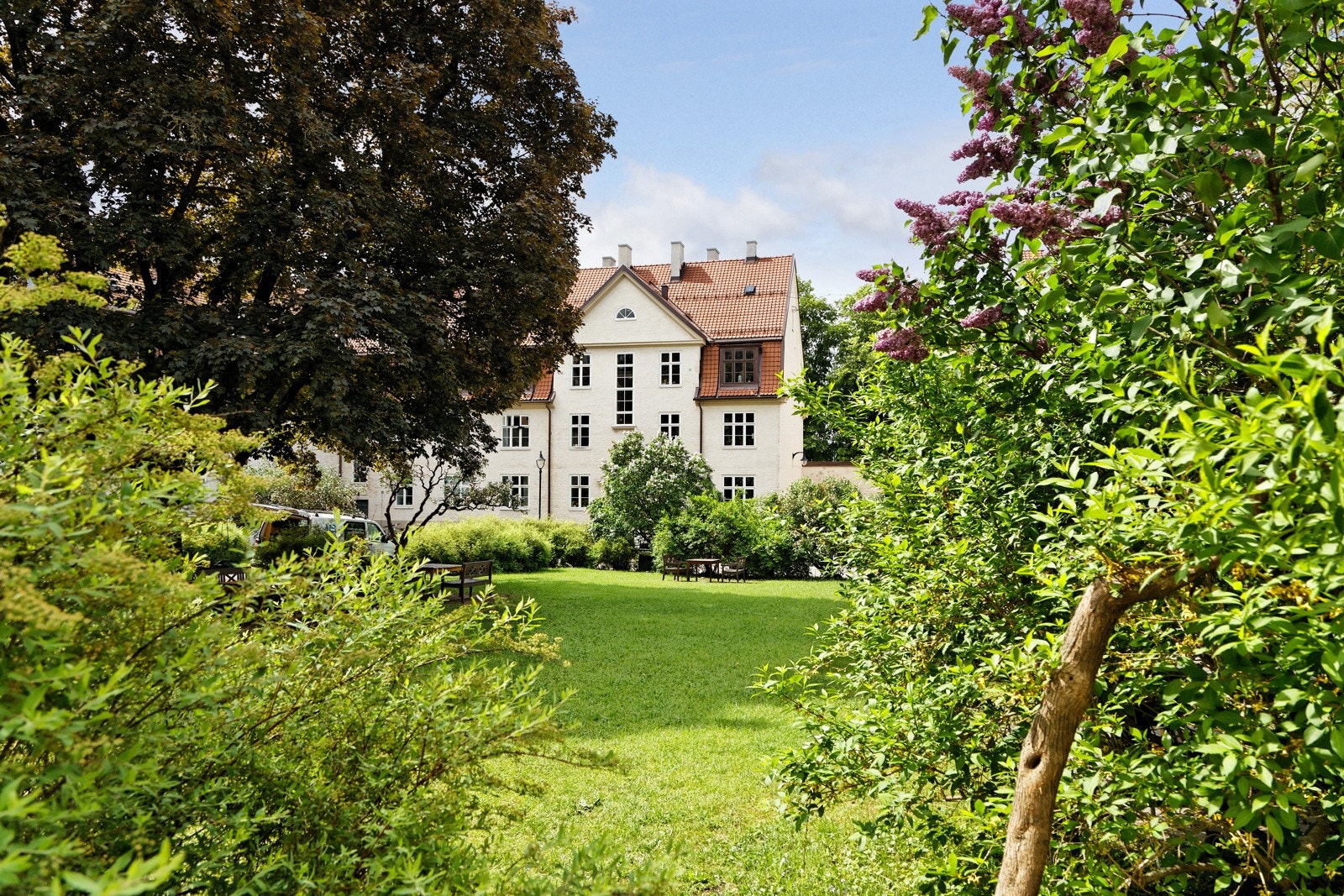 Selgers ord: Jeg flyttet inn i denne leiligheten for 12 år siden, og mange i oppgangen har bodd der lengre enn meg. Her er det sjelden flytting, og et veldig hyggelig naboskap! Galleribilde