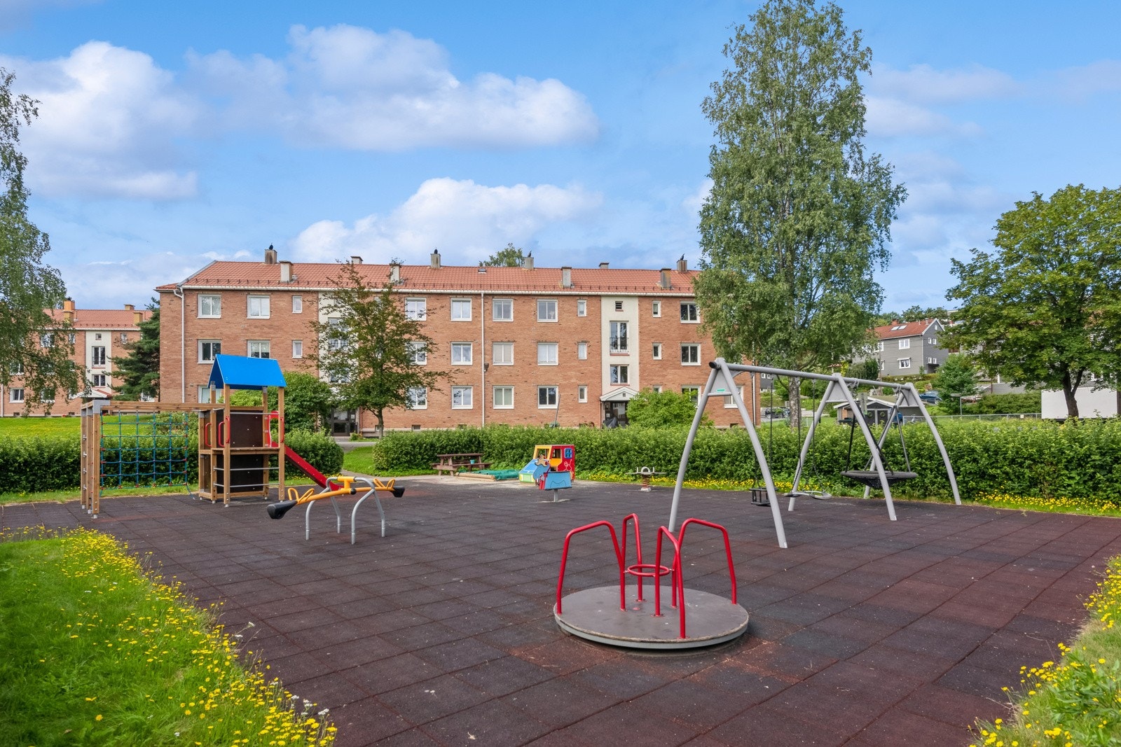 Oppgraderte lekeplasser for barna i Flaen borettslag. Galleribilde