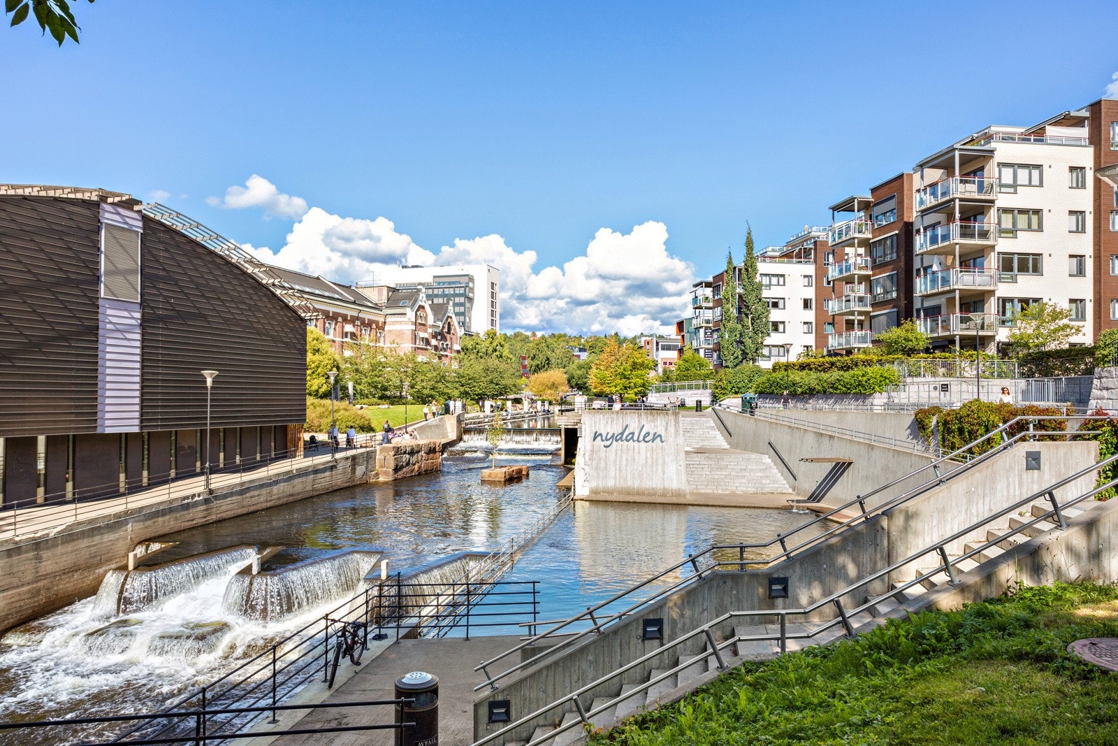 Nydalen badeplass langs akerselva. Galleribilde