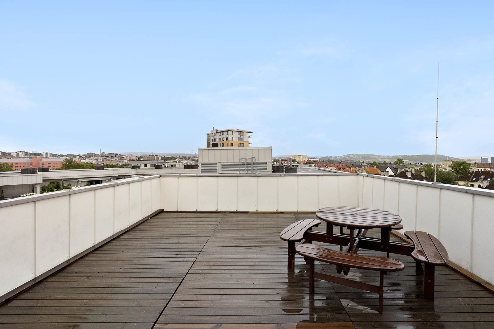 Felles takterrasse med gode solforhold og pen utsikt. Galleribilde