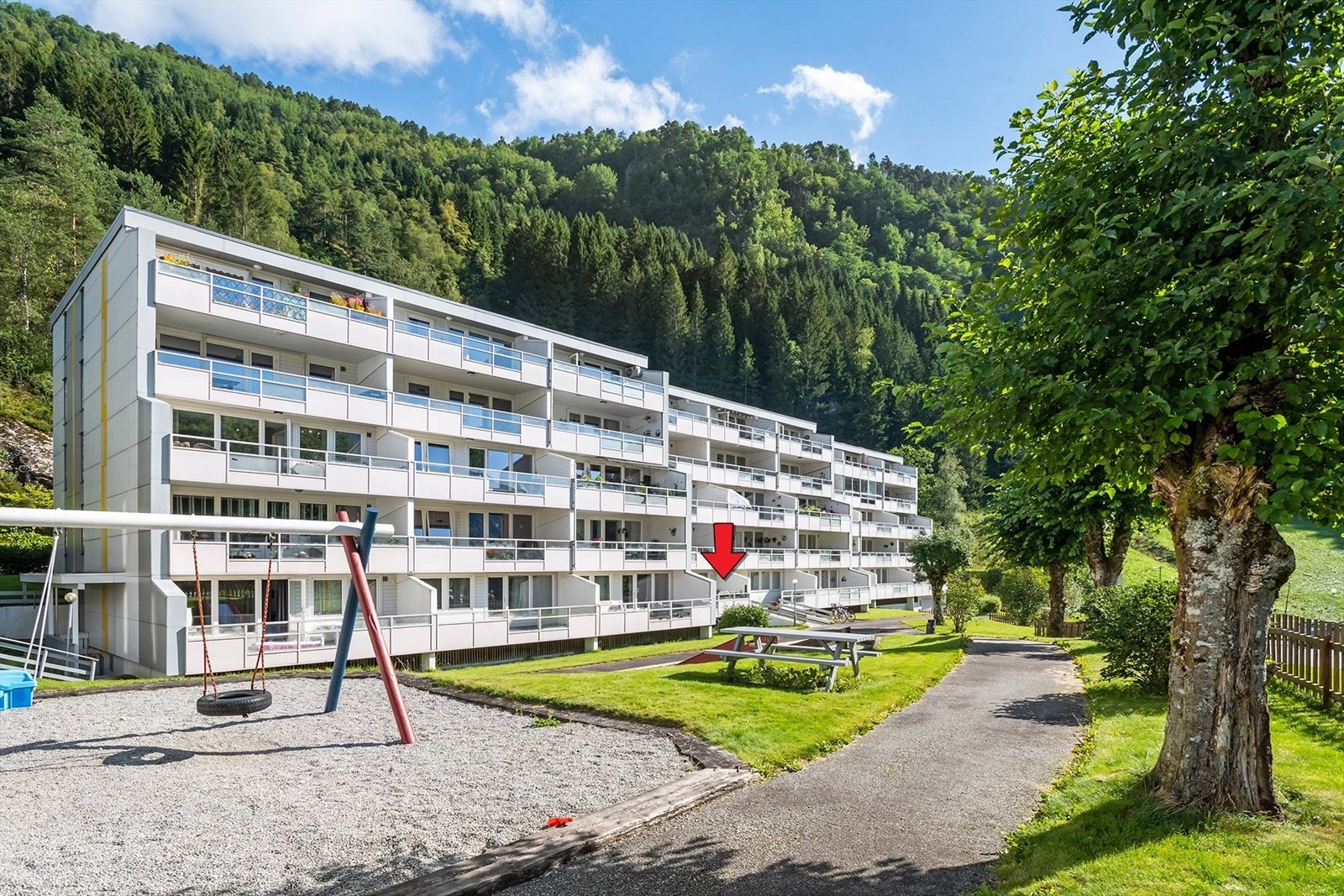 Velkommen til Hornnesvegen 18B - Presentert av Eiendomsmegler Vest v/ Raymond Sandøy. Galleribilde
