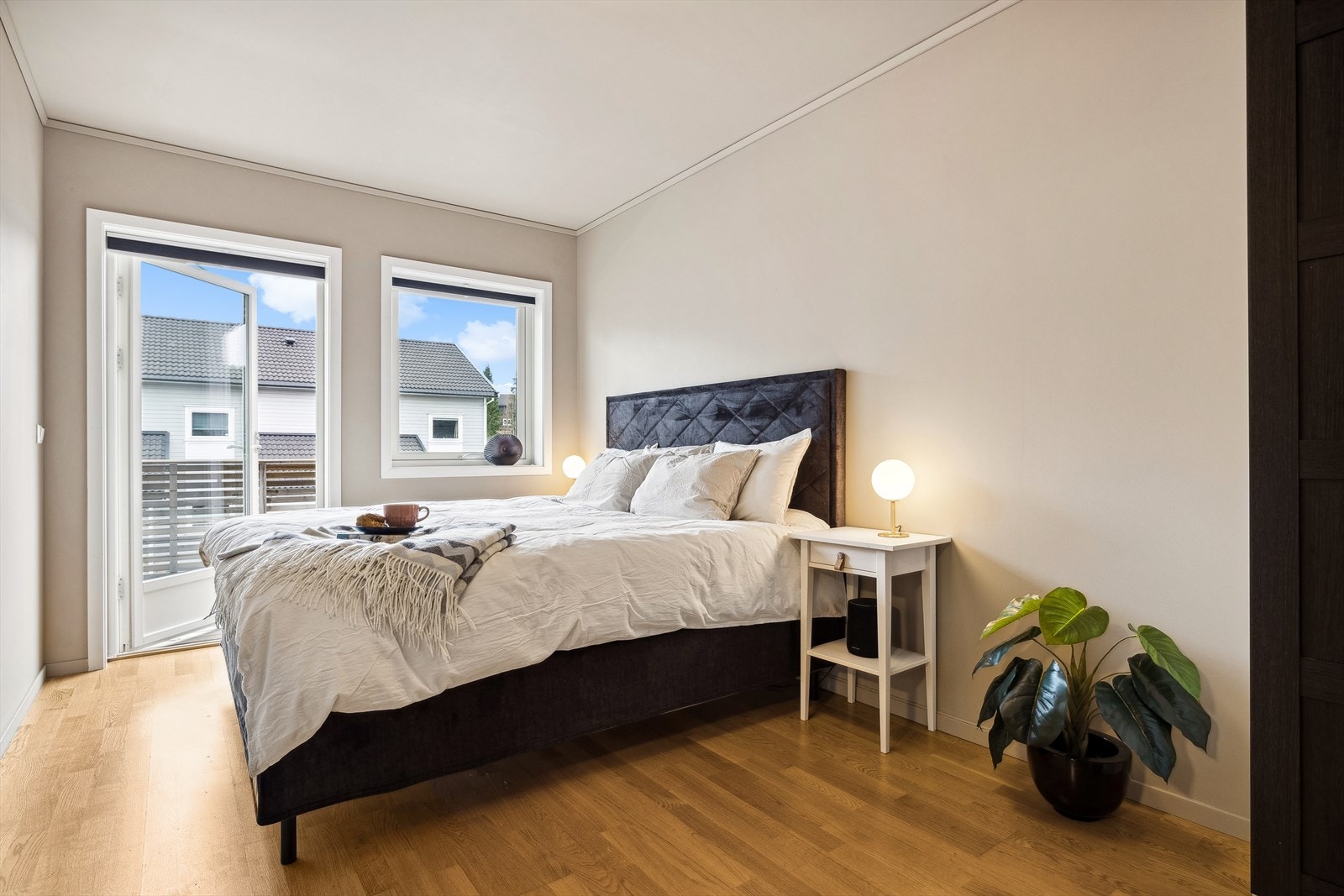 Dette soverommet har adkomst til en balkong. Galleribilde