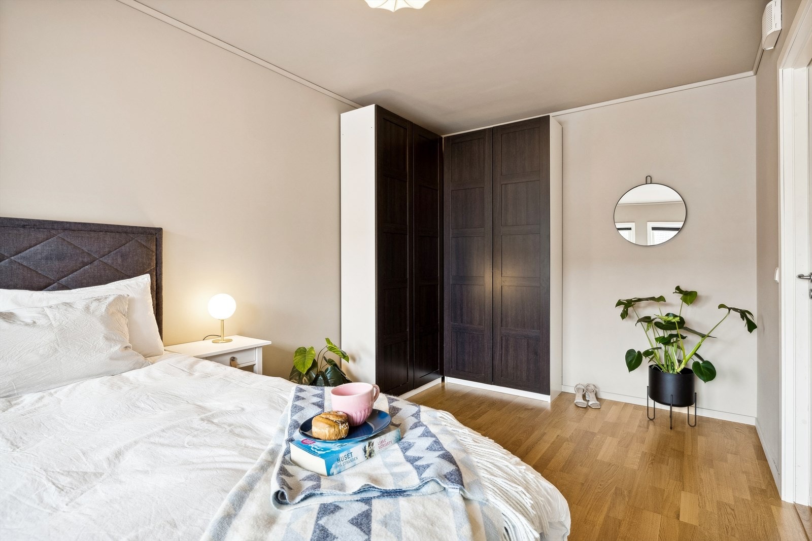 Soverommet har god plass til seng og garderobeløsning. Galleribilde