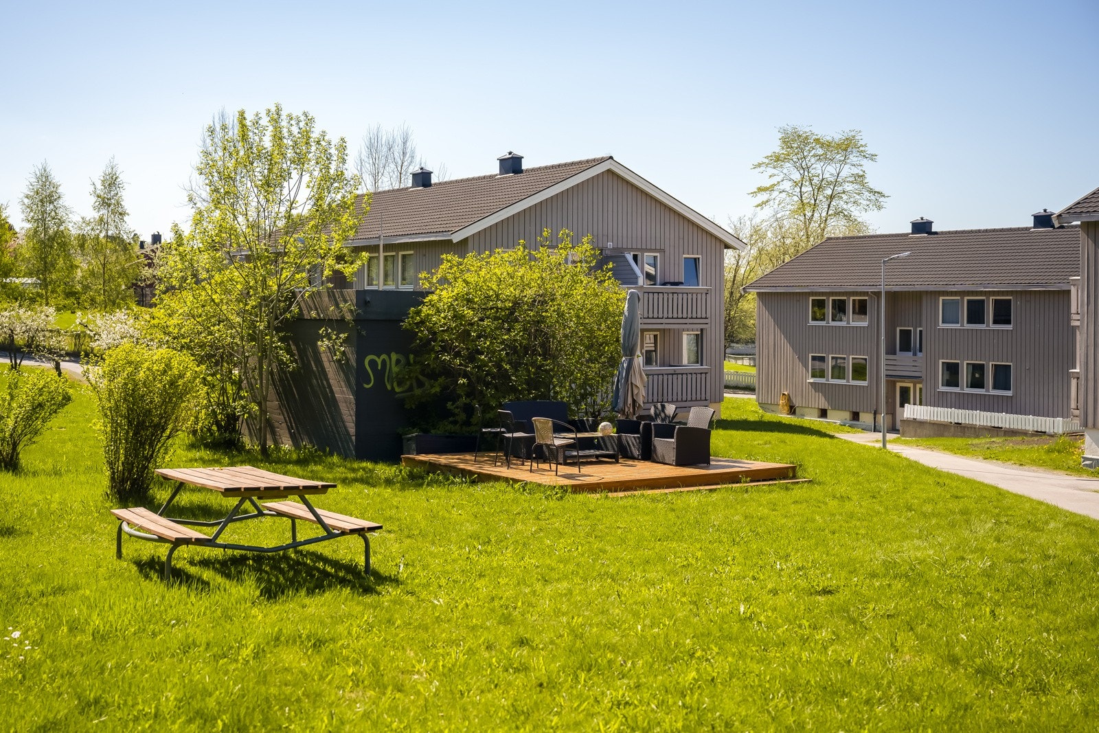 Felles markterrasse som har sol gjennom hele dagen. NTNU, St.Olavs og Handelshøyskolen er innen 10 min. på sykkel. Galleribilde