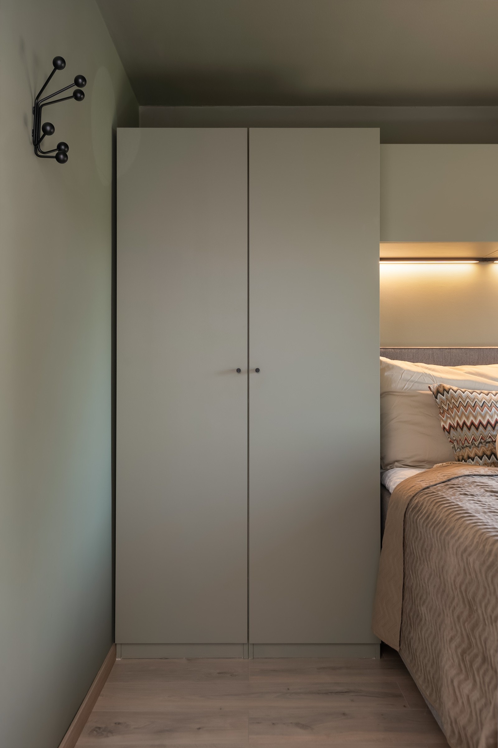 Rommet er malt i fargen Green Leaf. Galleribilde