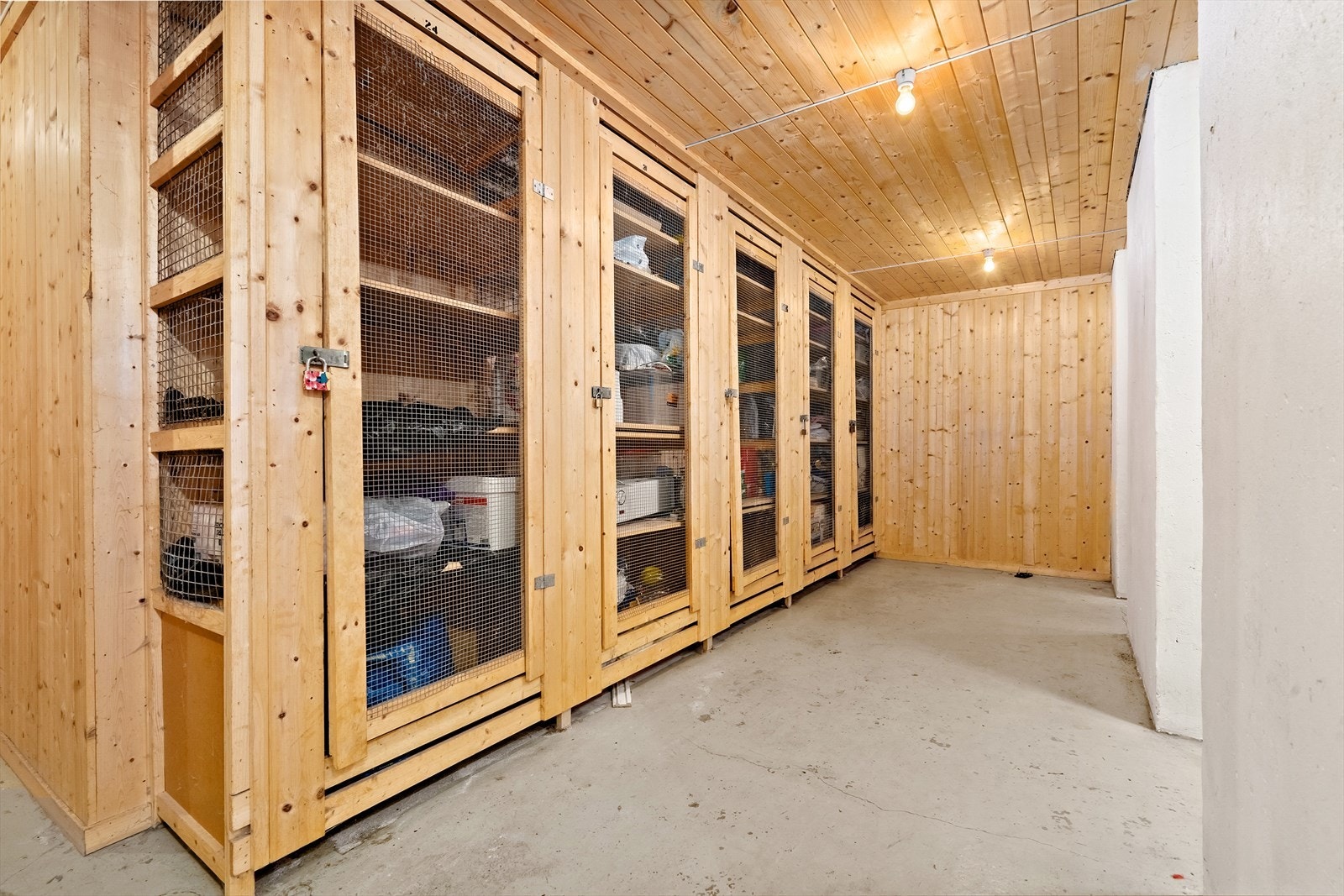 I tillegg disponerer leiligheten en bod og matbod i 1. etasje. Galleribilde
