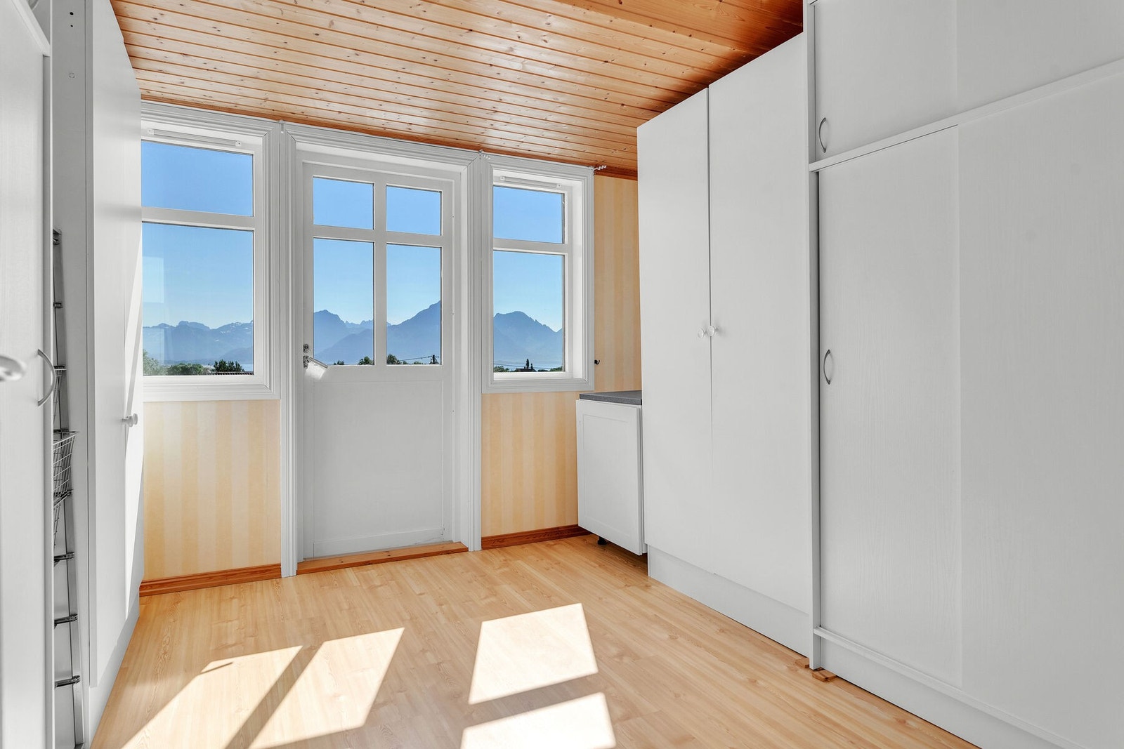 Soverom 5 har utgang til en liten altan. Galleribilde