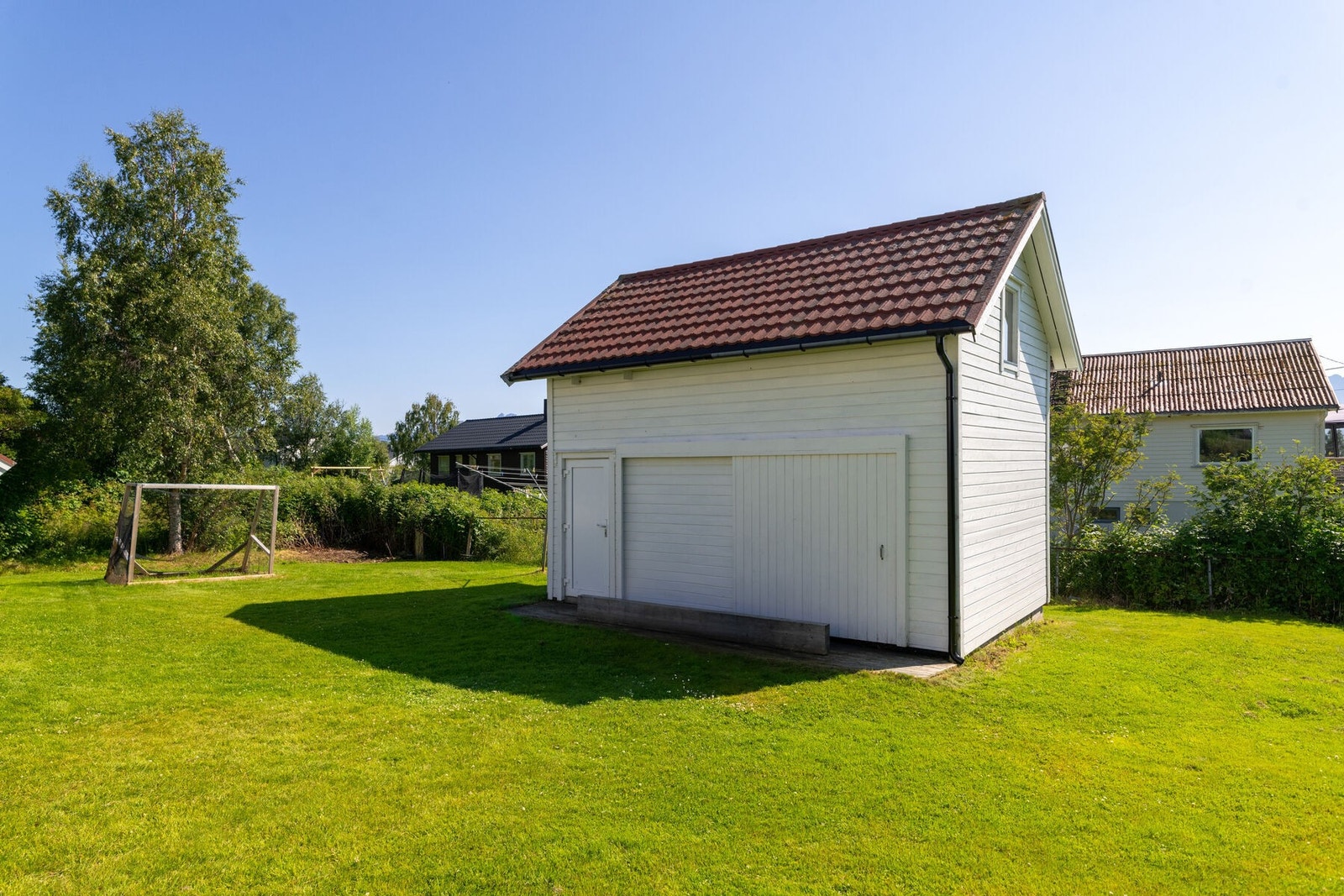 Eldre uthus/utebod med gode lagringsmuligheter. Galleribilde