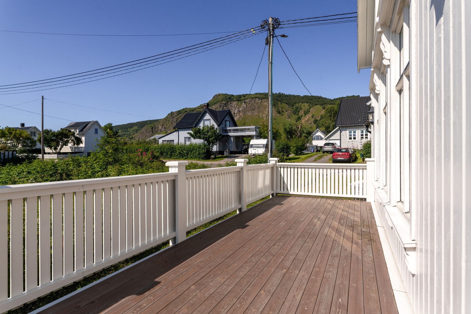 Terrassens gode størrelse gir rikelig med plass til diverse hagemøblering. Galleribilde
