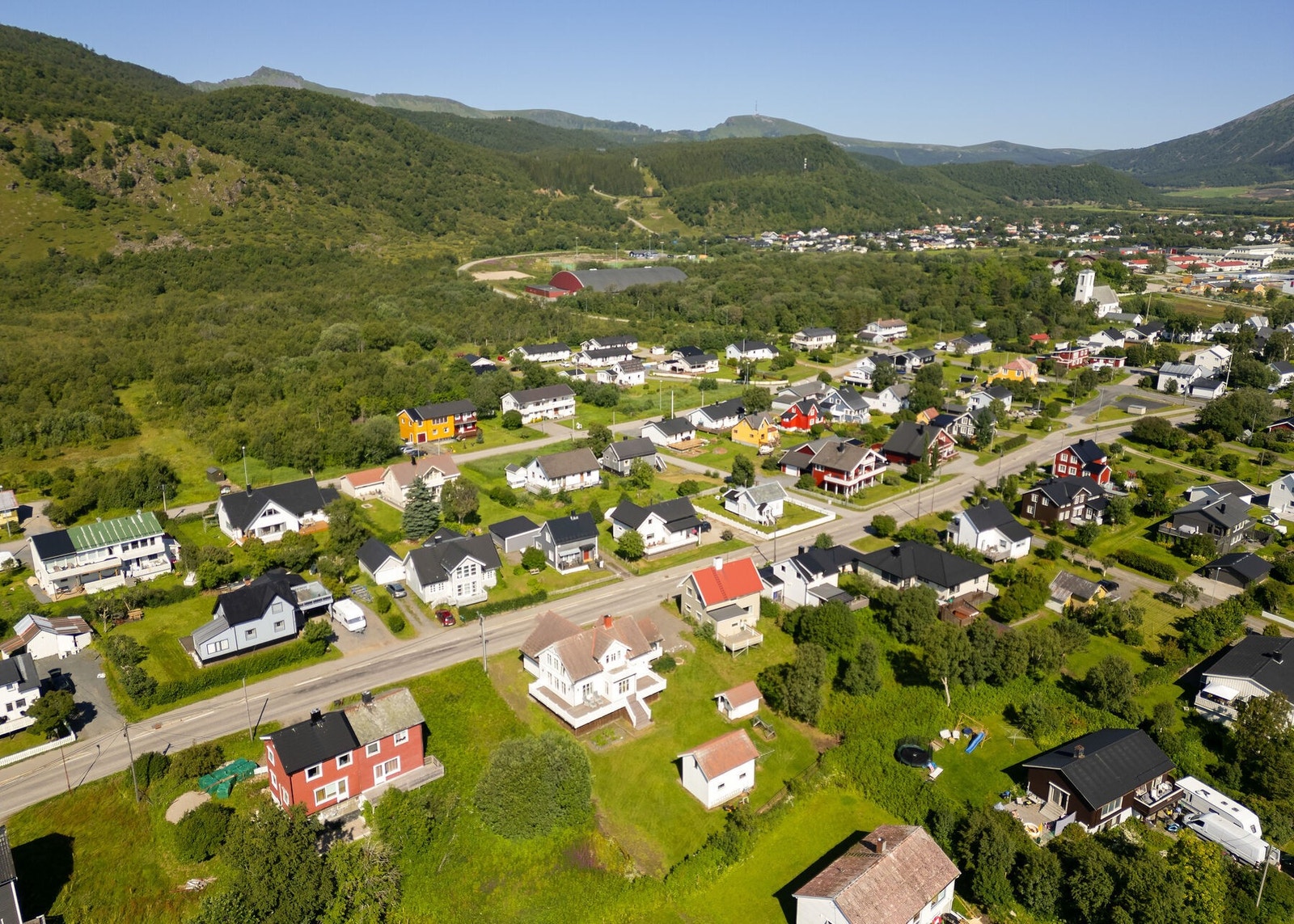 Fra eiendommen er det kort gangavstand til det meste av hverdagsfasiliteter. Galleribilde