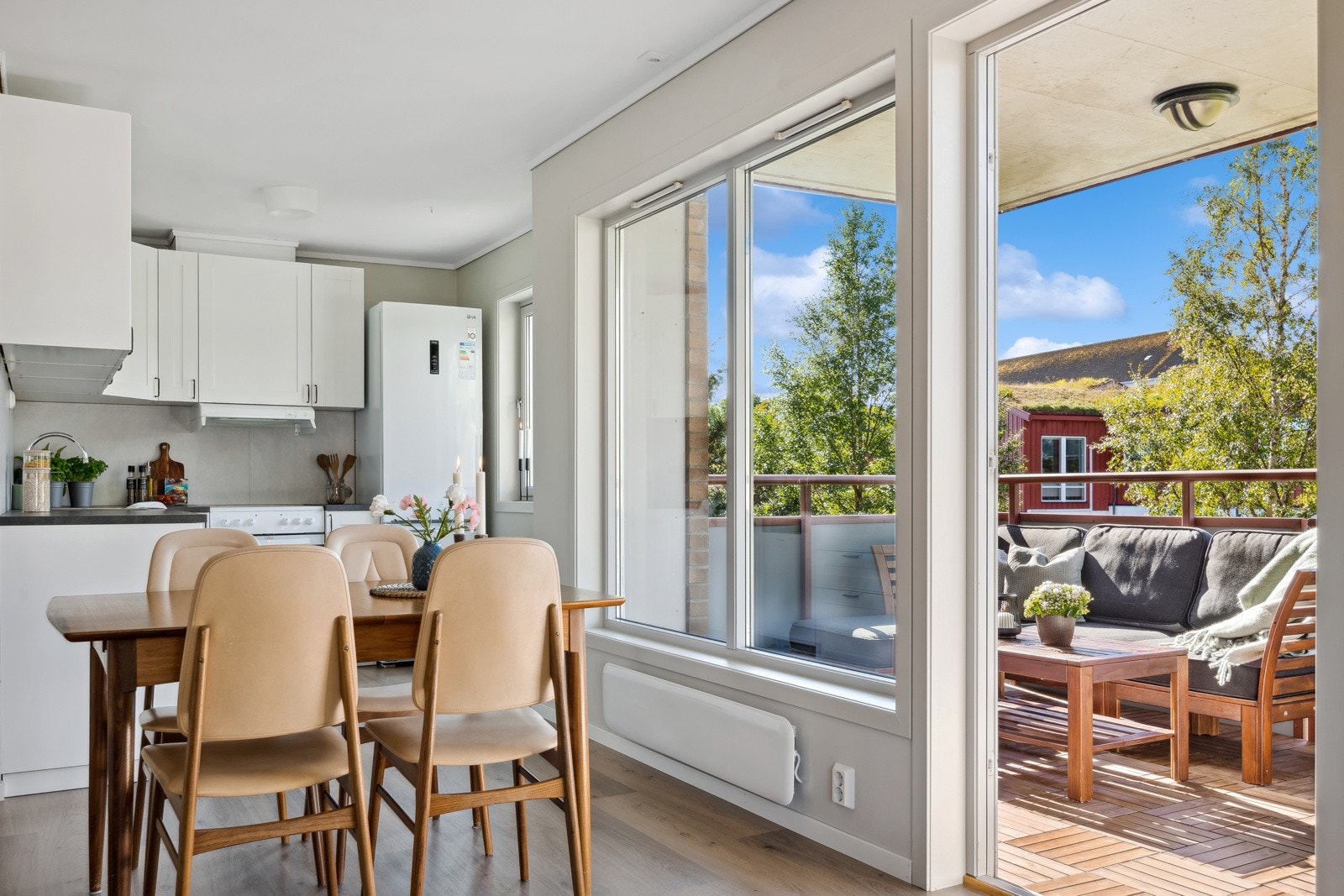 Fra stue/kjøkken er det utgang til balkong. Galleribilde