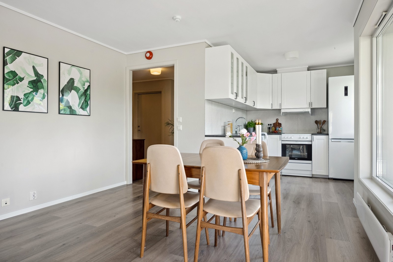 Kjøkken og stue har åpen løsning. Galleribilde