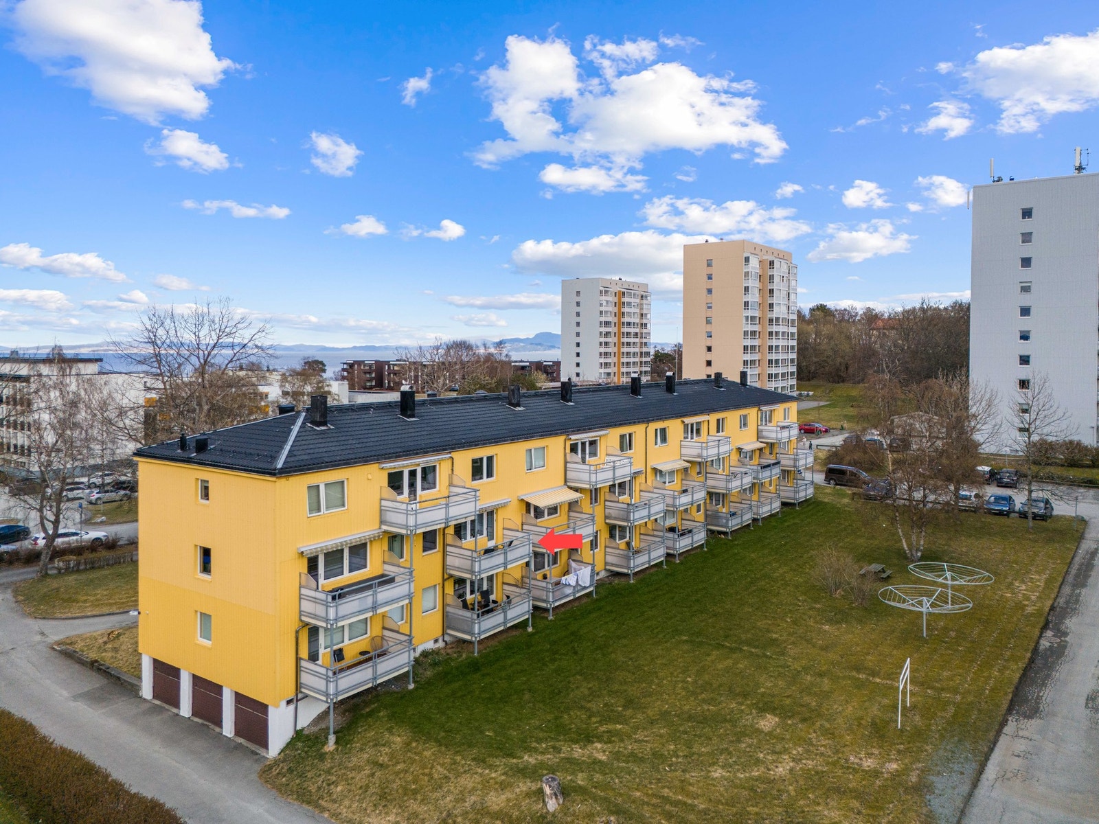 Leiligheten ligger meget fint til i i et populært boområde. Her har du flotte turmuligheter like utenfor utgangsdøren. Galleribilde