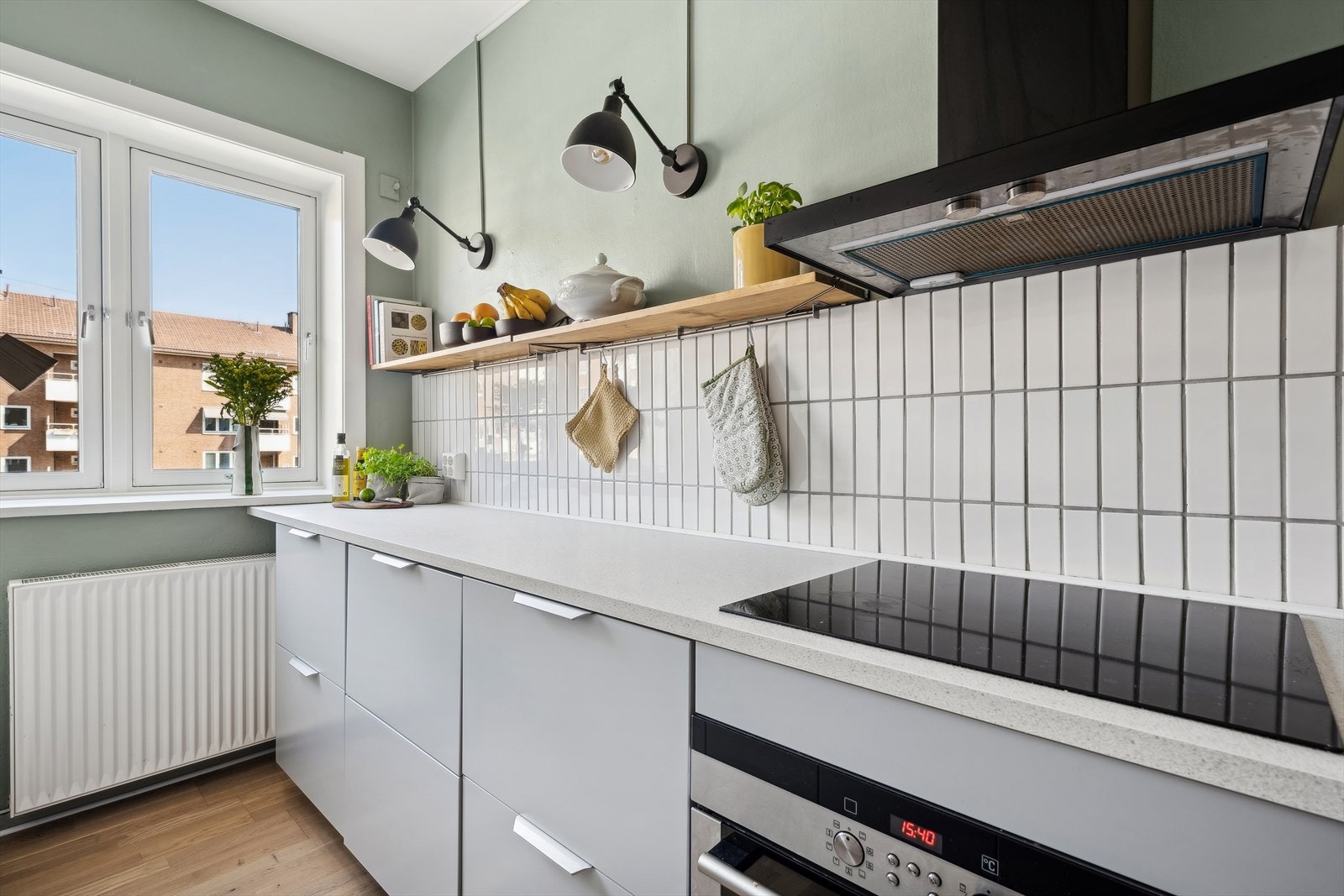 Kjøkkenet er stilfullt og moderne samt praktisk designet. Galleribilde