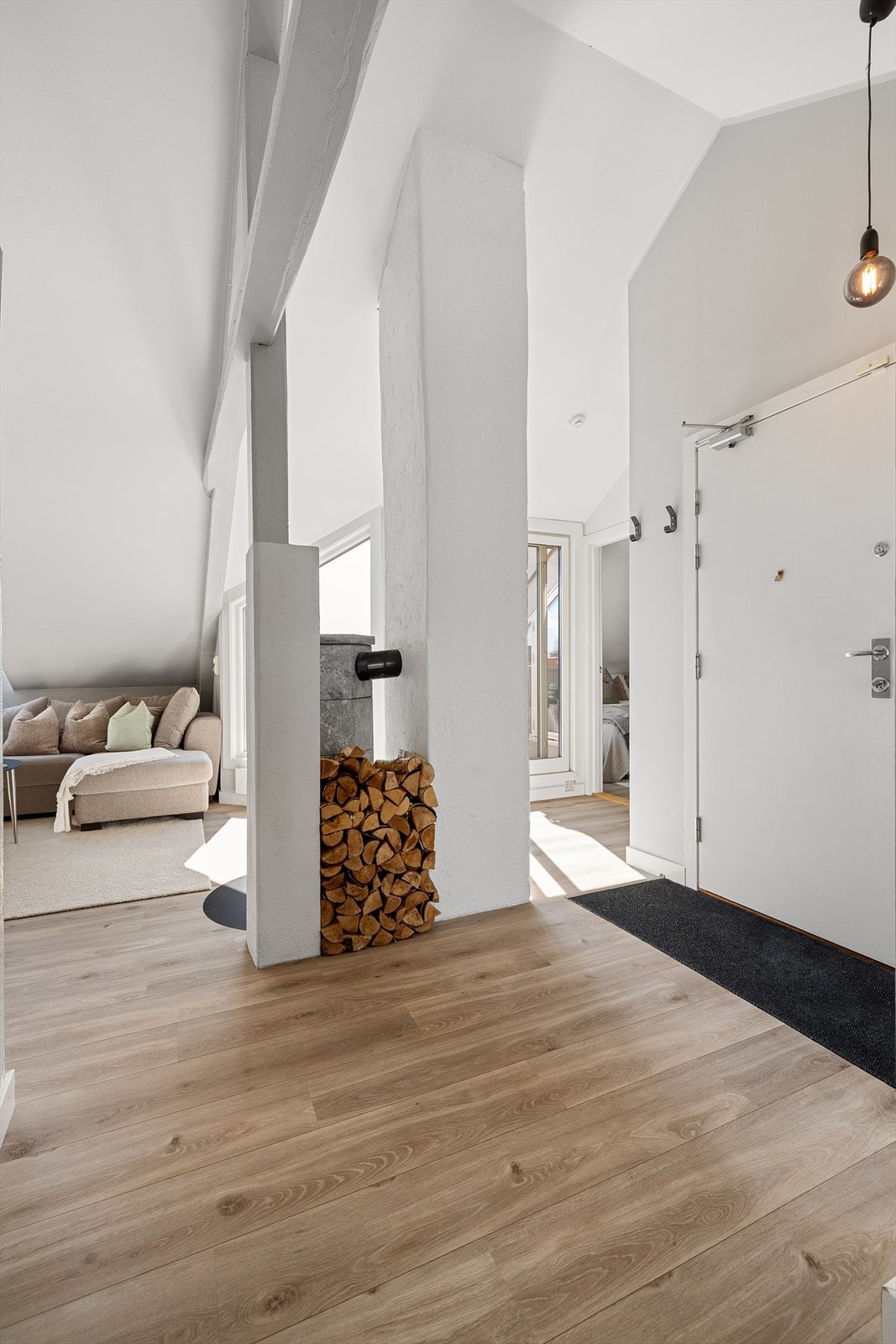 Mulighet for oppbevaring av ved. Galleribilde