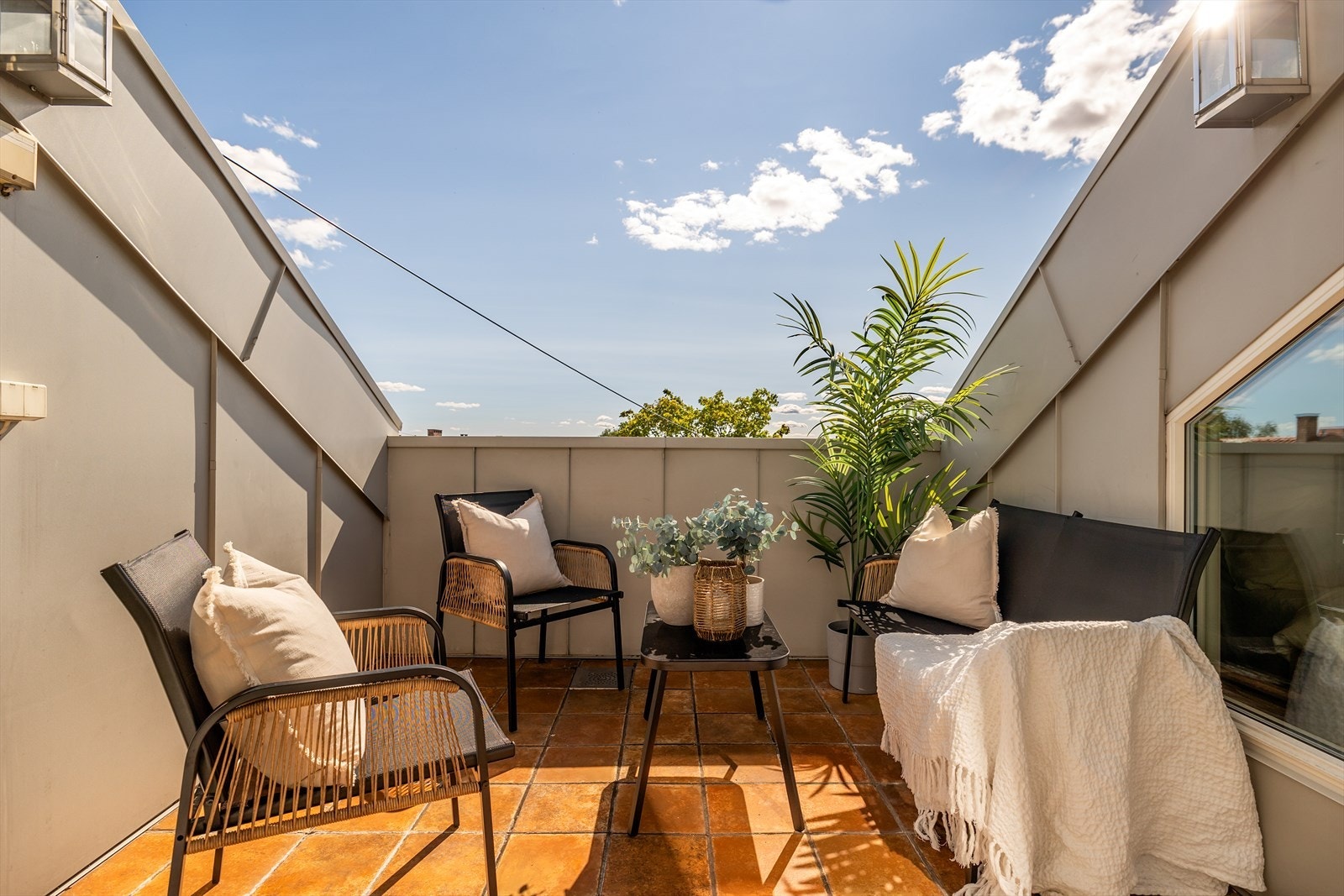 Super 2-roms loftsleilighet m/ solrik takterrasse. Utsikt mot by & fjord! Galleribilde