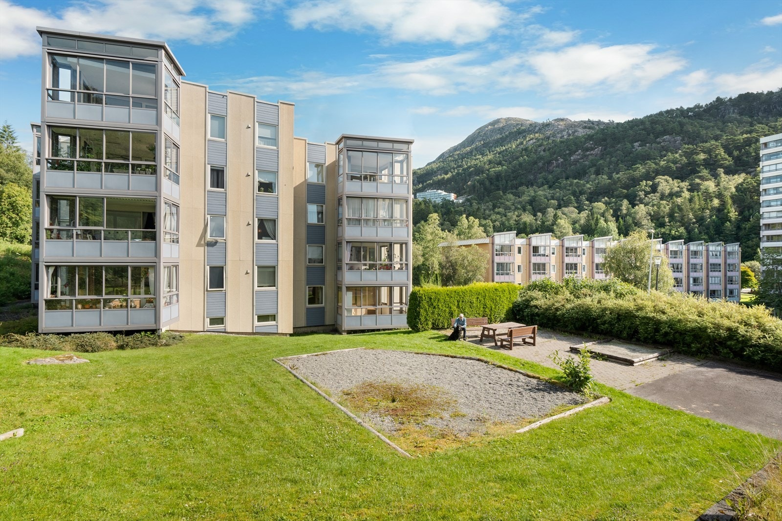Lyderhorn borettslag er et veldrevet og populært borettslag sentralt i Loddefjord. Galleribilde