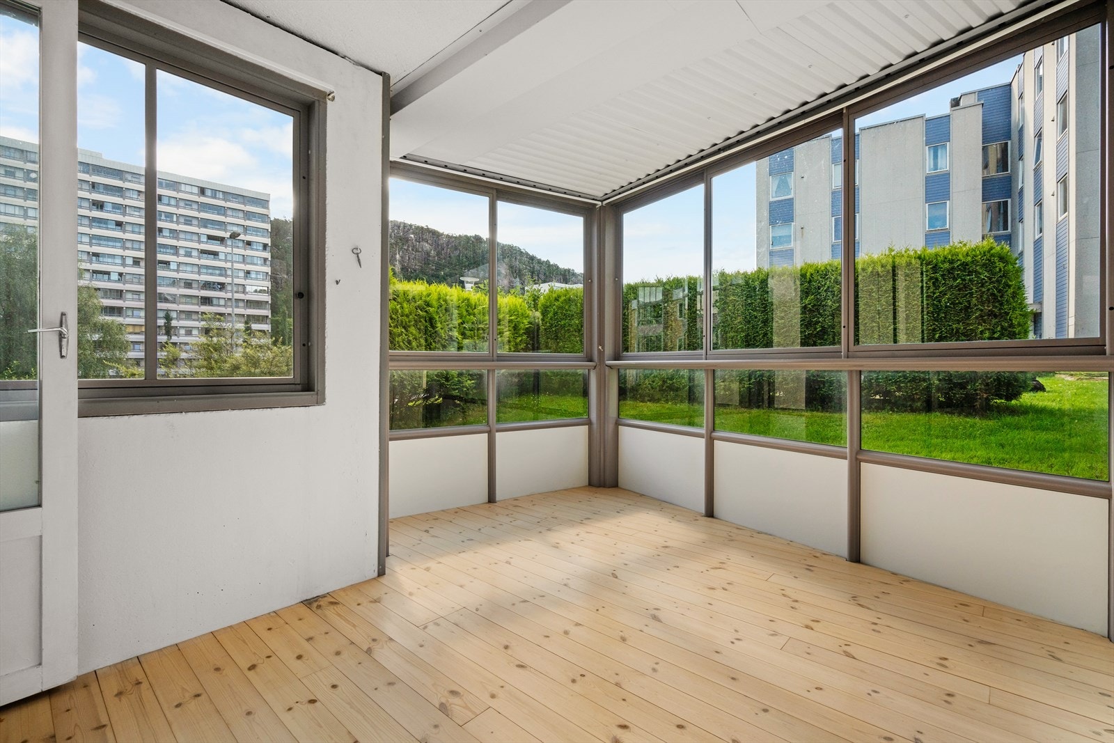 Balkongen oppleves som en forlengelse av stuen. Galleribilde