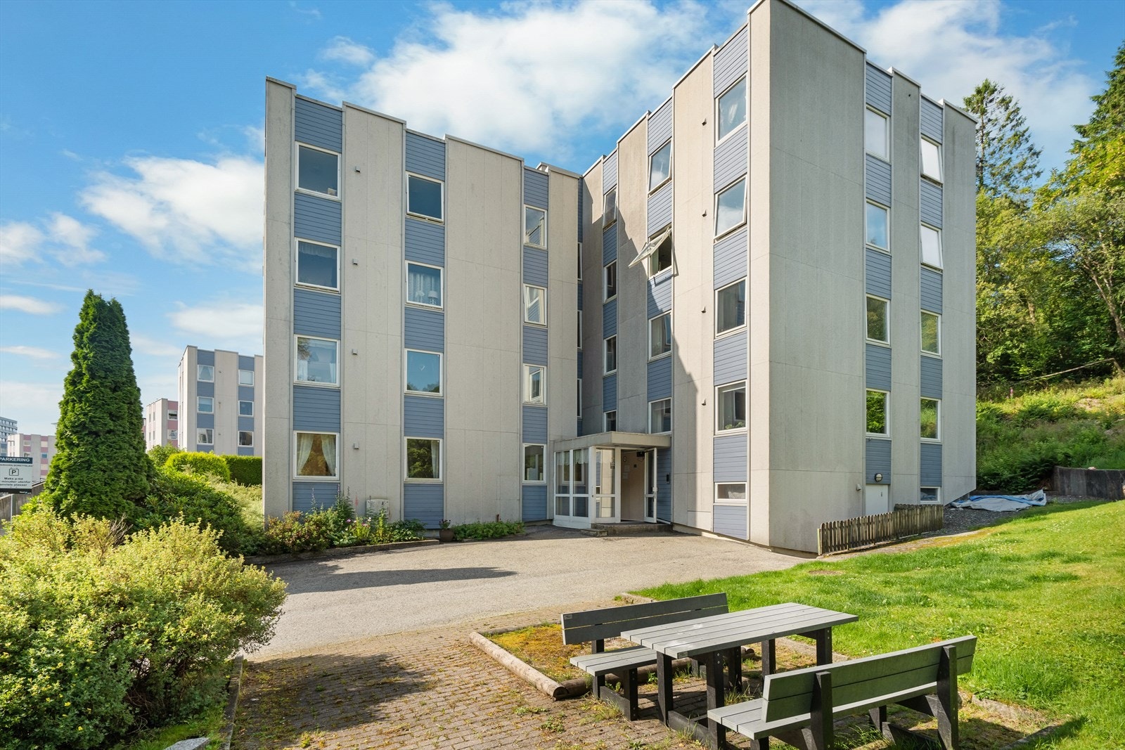 Aktiv Eiendomsmegling v/ Lars Waage har gleden av å presentere Loddefjordlien 14! Galleribilde