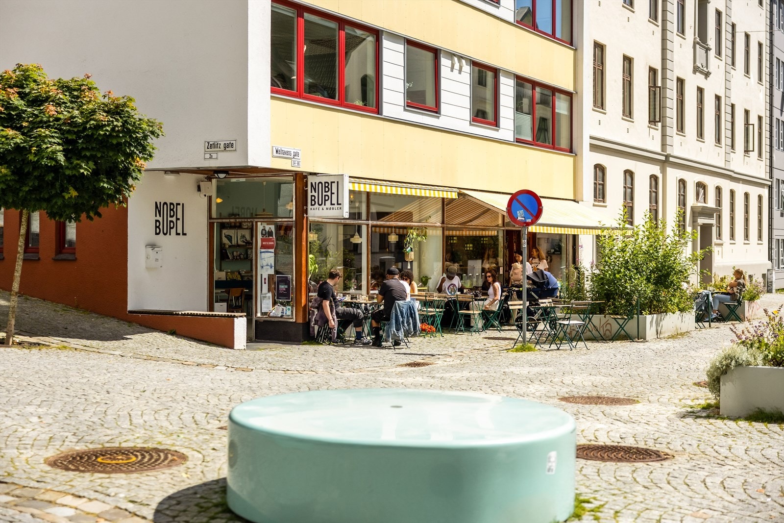 Et par godbiter i området som bør nevnes er: Nobel Bopel, vinbar og restaurant Aster, Godt brød, Baker Brun, Møllen pizzeria! Galleribilde