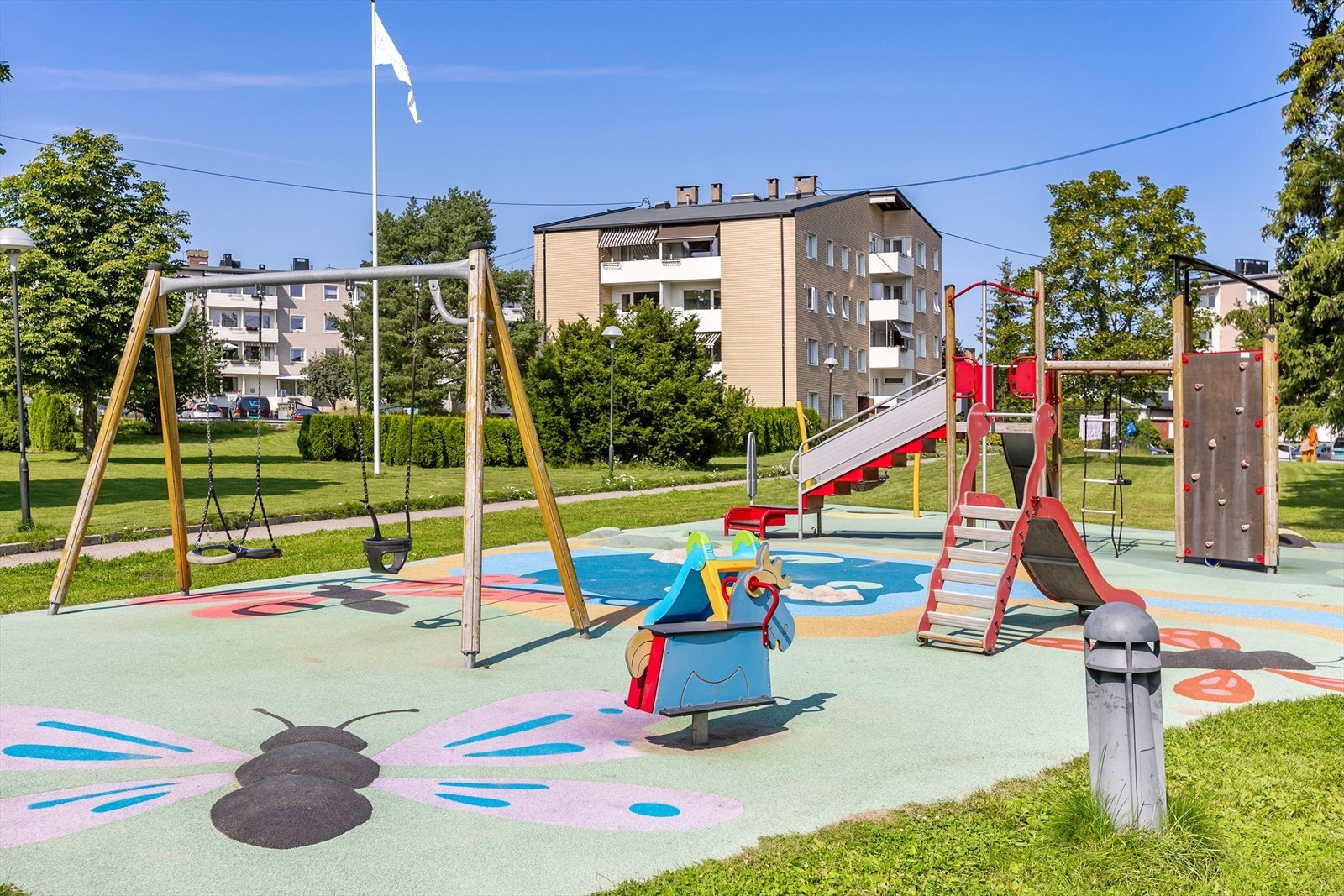 Barnevennlig med lekeplass på området. Dette er populært borettslag for folk i absolutt alle aldre! Galleribilde