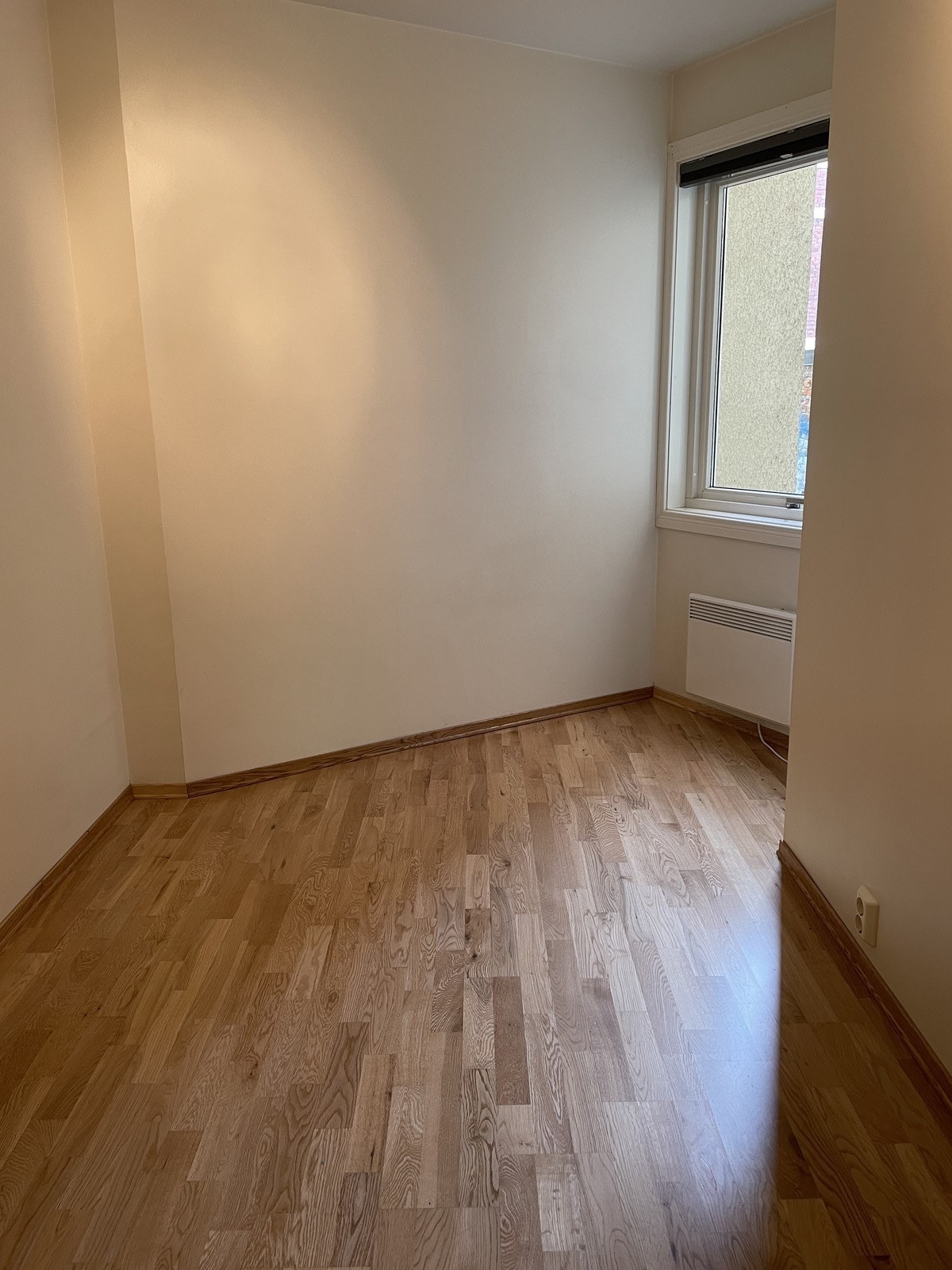 Soverom nr.2 med vender mot rolig bakgård. Galleribilde