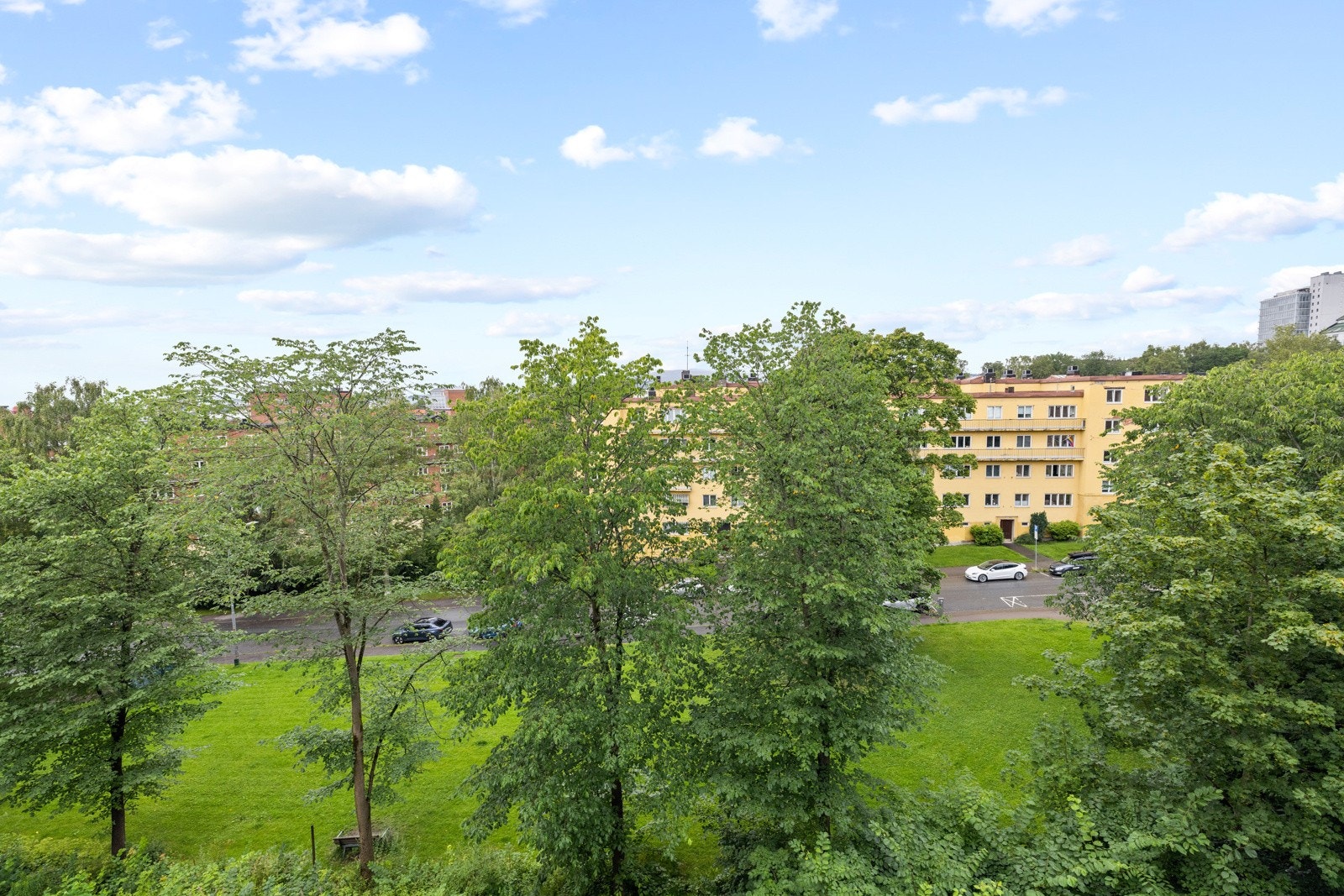 Fra balkonge har du hyggelig utsikt, uten innsyn fra andre. Galleribilde