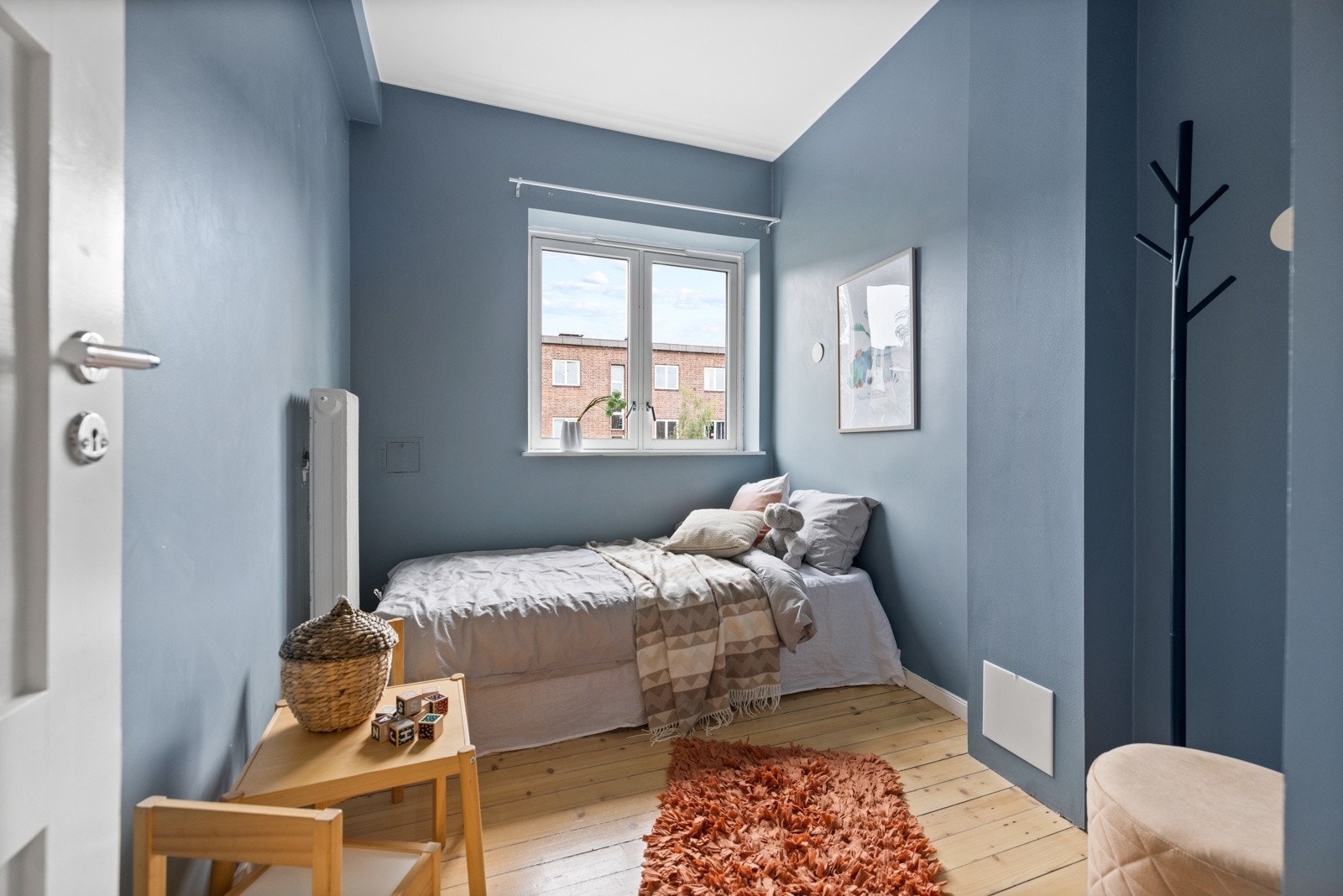 Soverom nr. 2 - også med plass til seng,nattbord og garderobeskap. Galleribilde