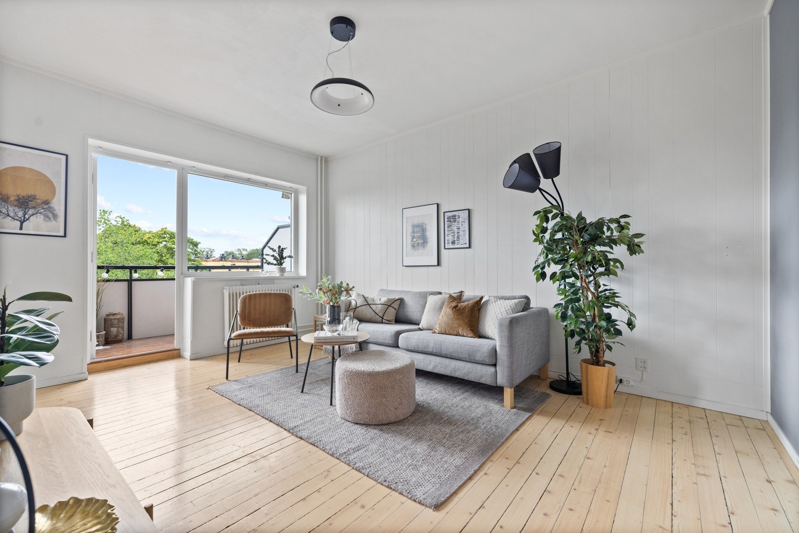 Stuen er av god størrelse og byr på gode møbleringsmuligheter. Galleribilde