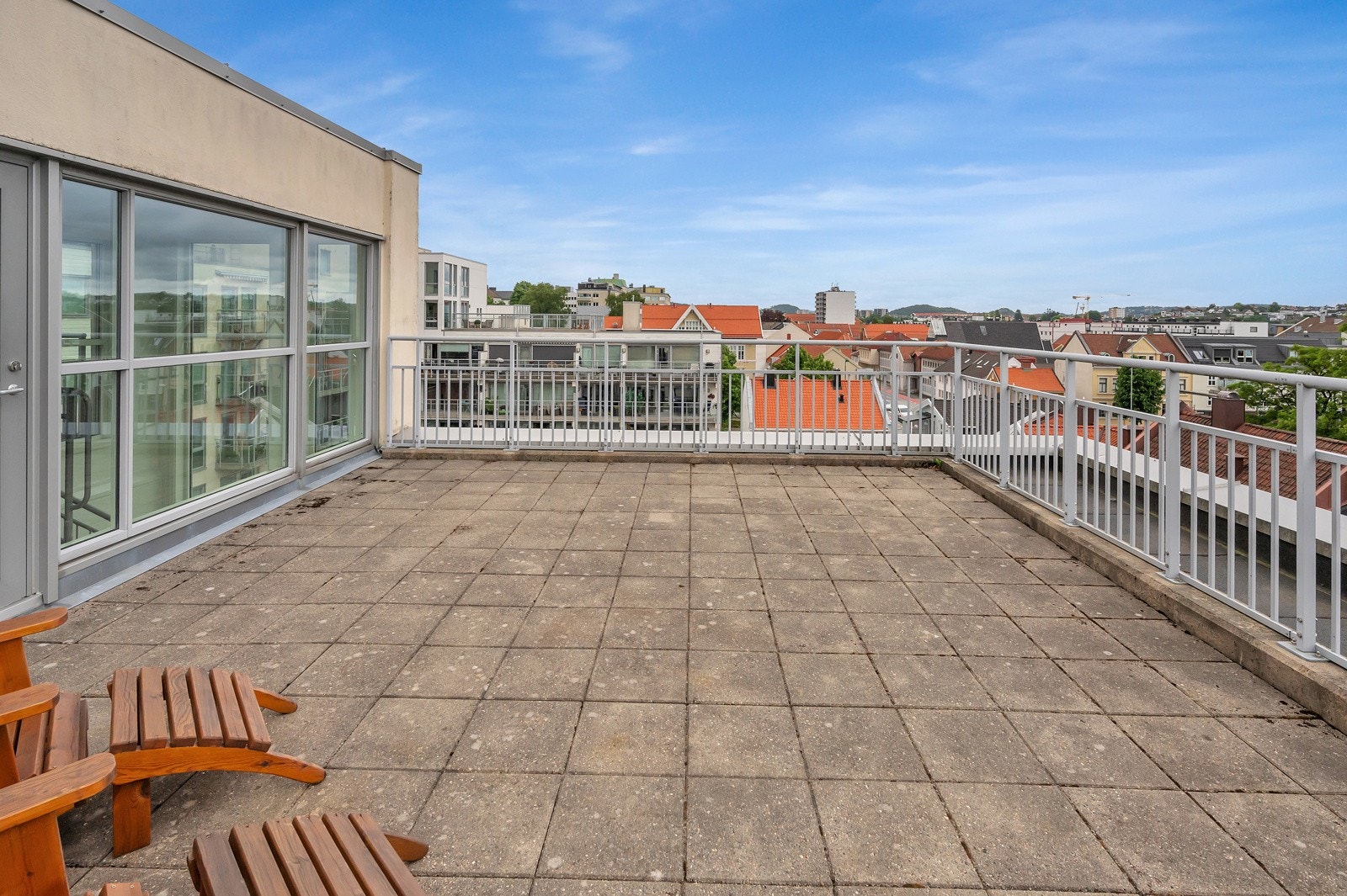 Denne kan man bla. ta helt opp til denne nydelige takterrassen Galleribilde