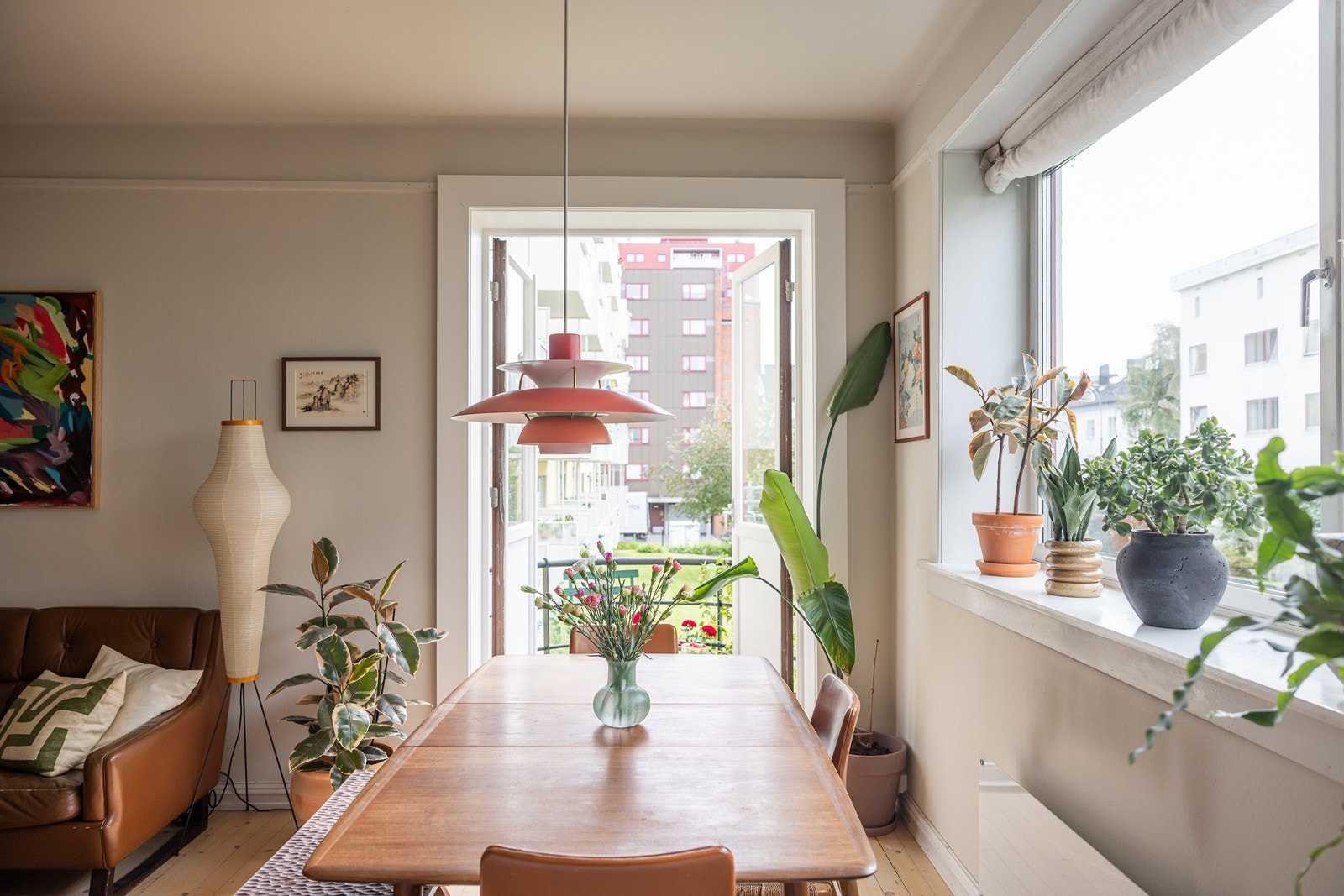 Fra stue er det utgang til balkong Galleribilde