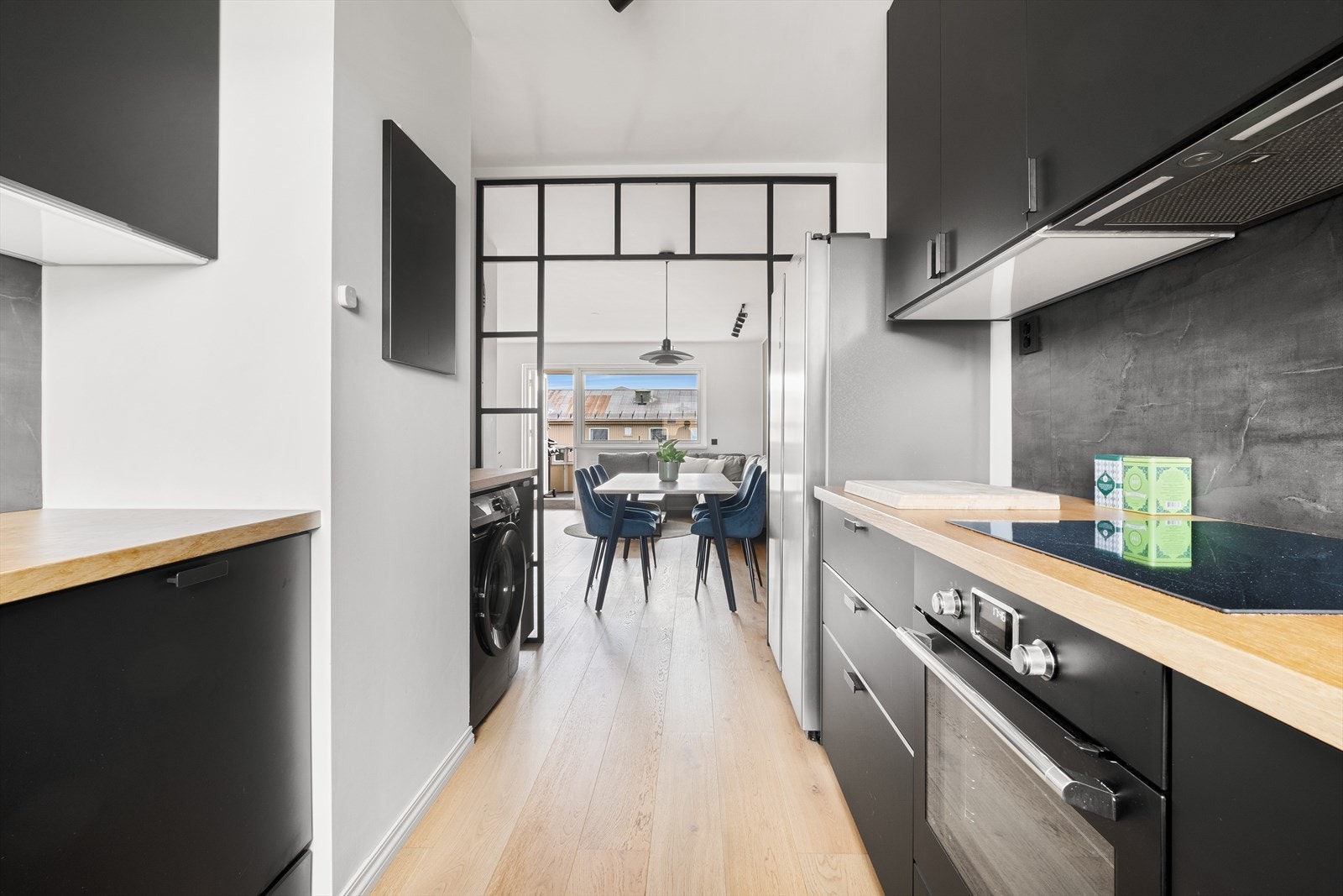 Godt med benk- og skapplass. Galleribilde