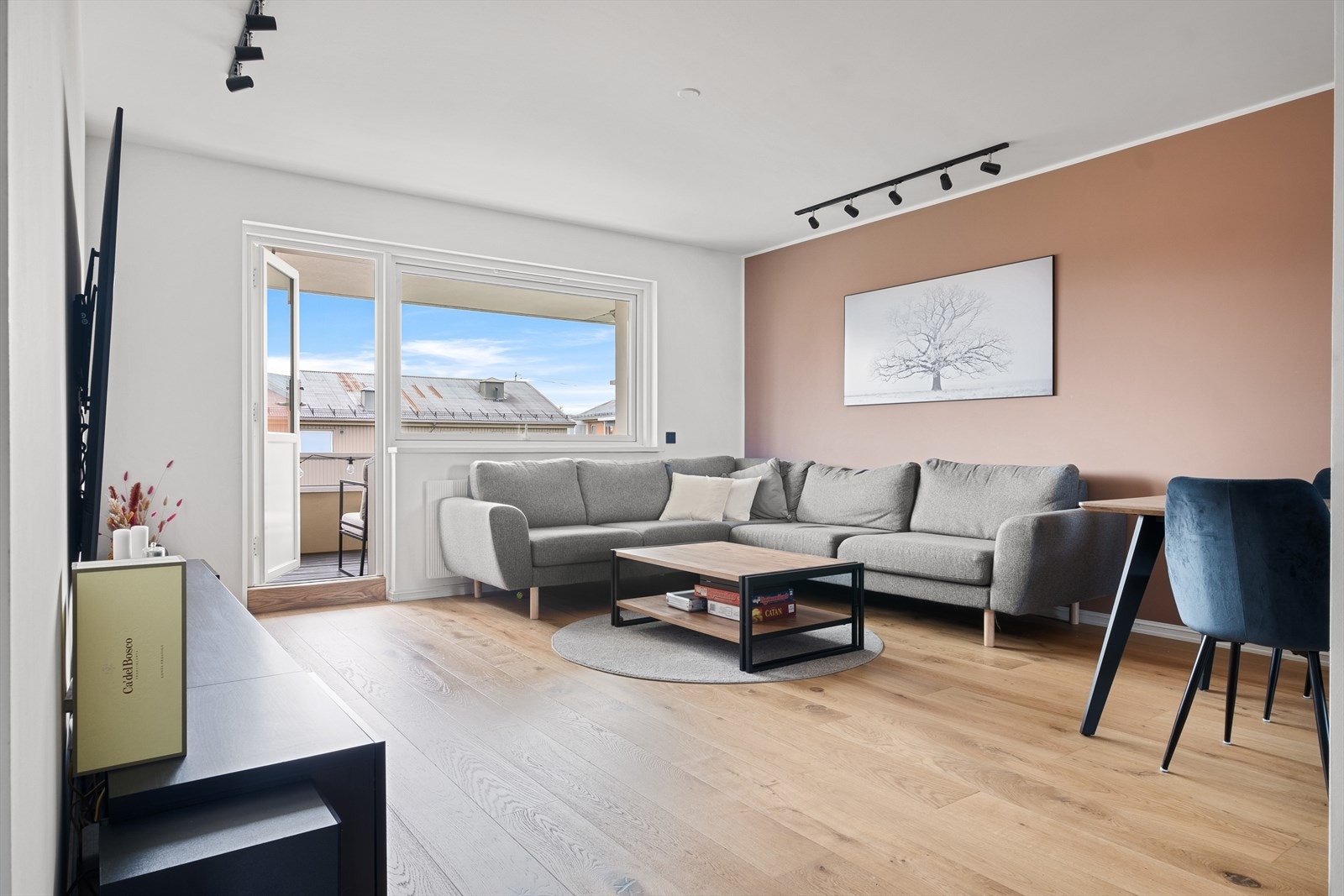 Leiligheten ble vesentlig oppusset i 2021 og holder svært god standard. Galleribilde