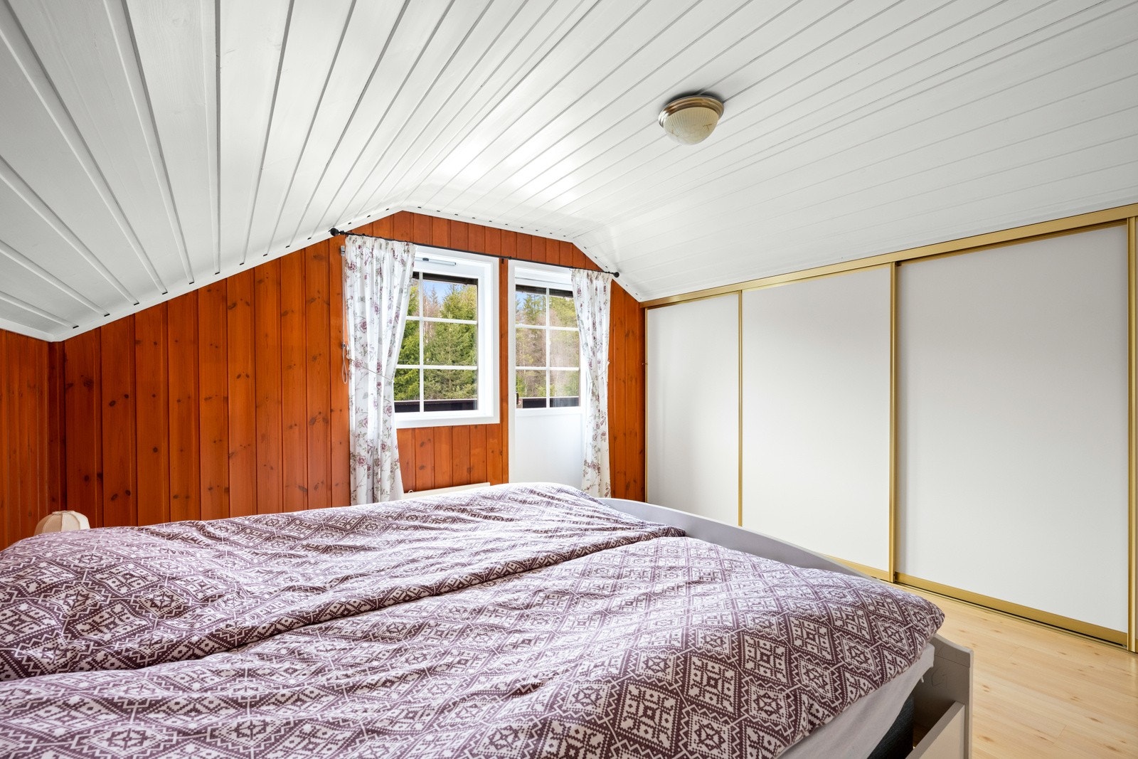 Fra soverommet har du tilgang til balkong Galleribilde