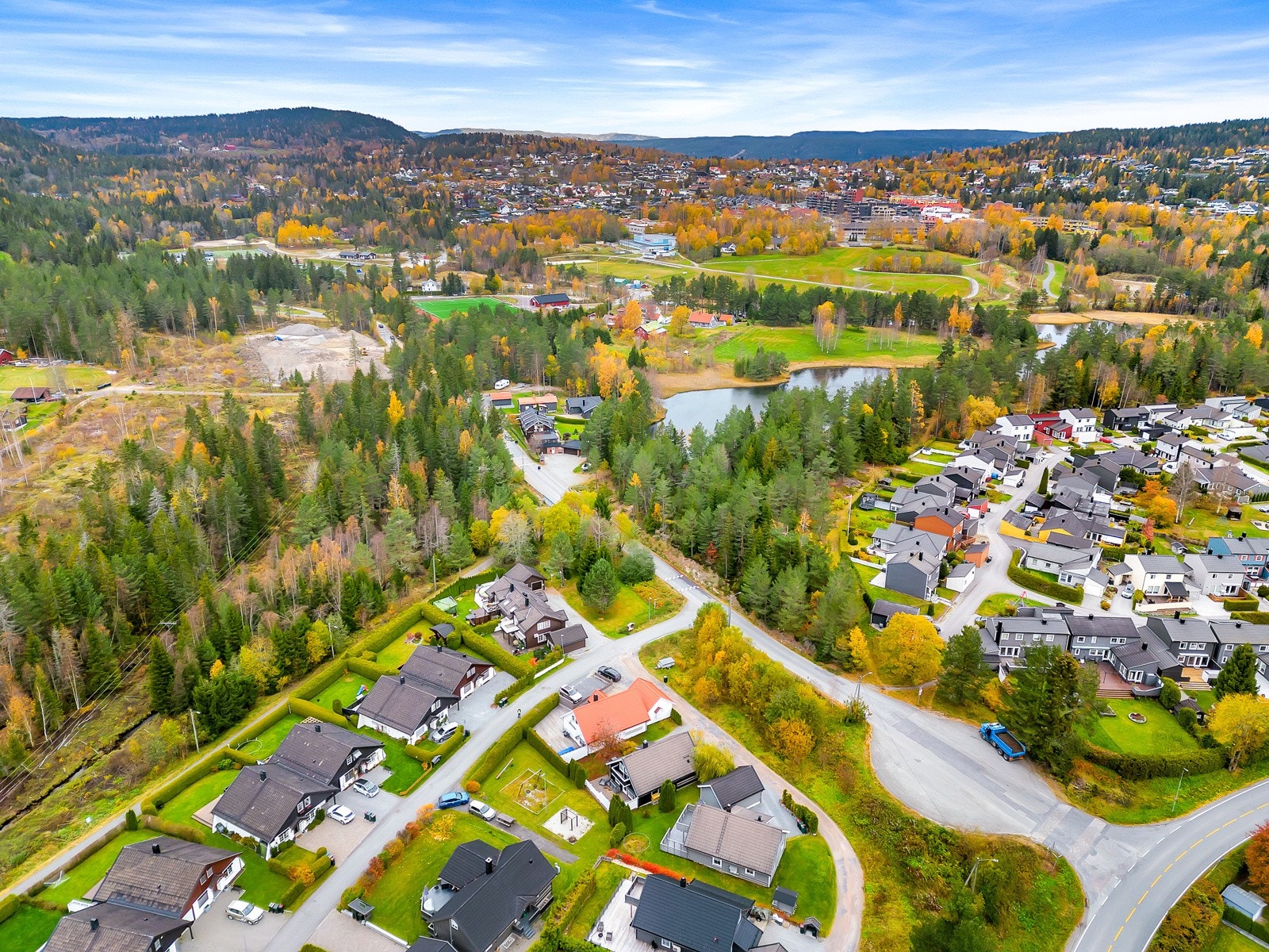 Eiendommen ligger i fredlige omgivelser på Konnerud Galleribilde