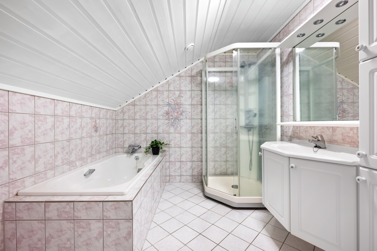 Flislagt baderom med gulvvarme Galleribilde