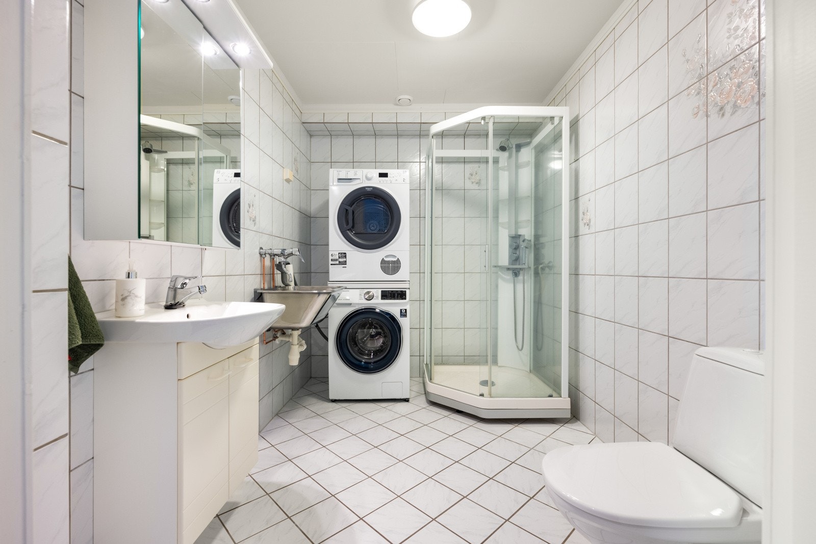 Flislagt bad med gulvvarme - 1. etasje Galleribilde